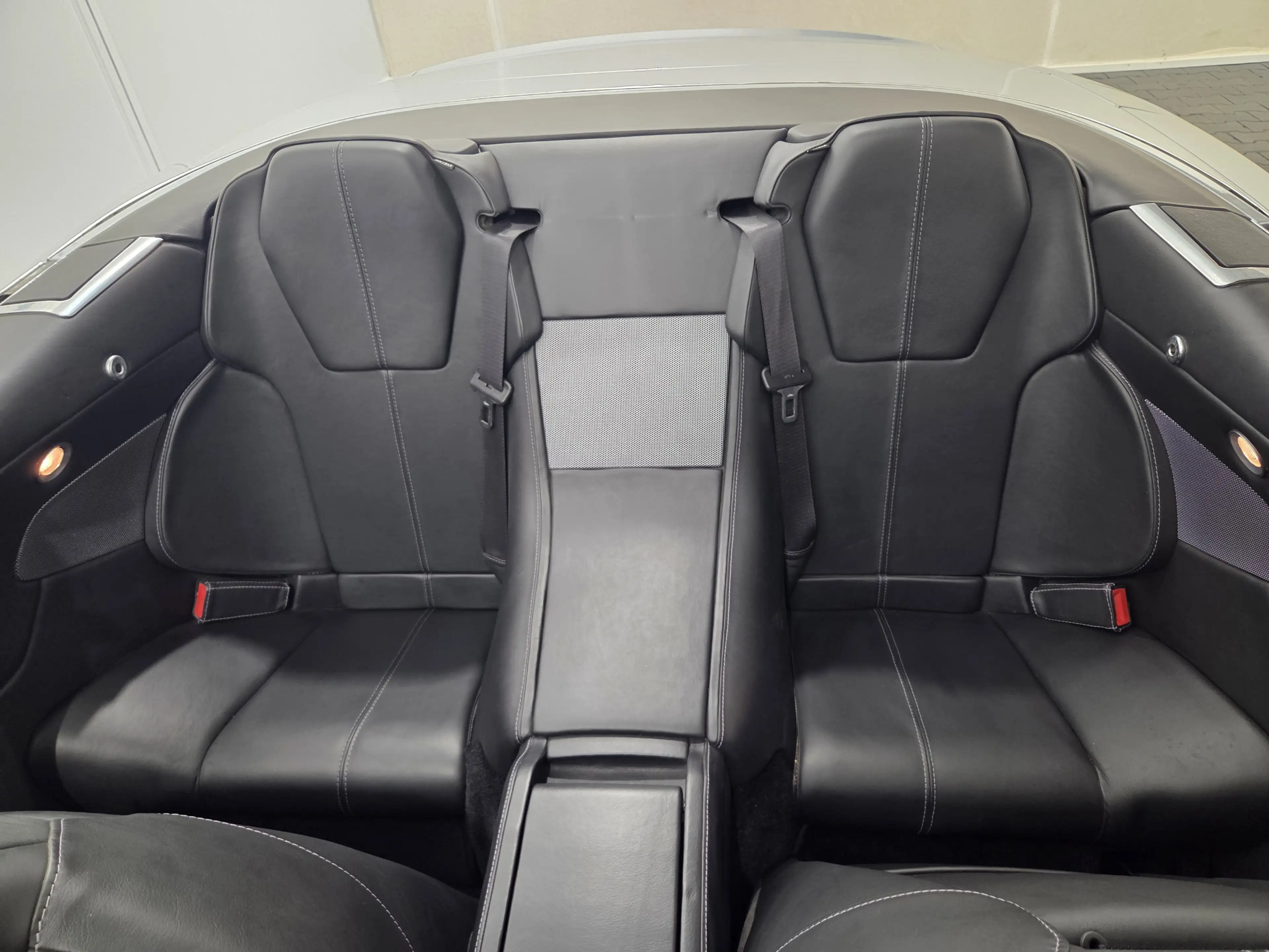 Aston Martin DB9 Volante 6,0 V12, deutsch, Traumzustand — photo 11