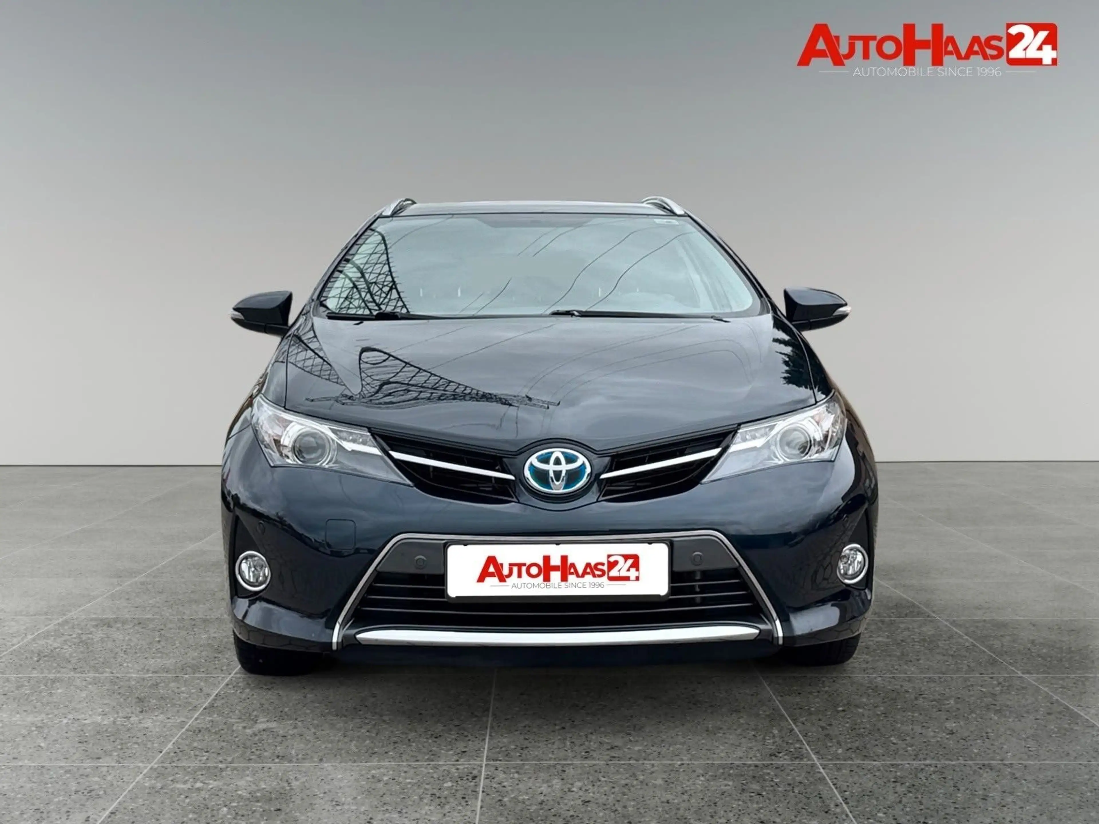 Toyota Auris Touring Sports Hybrid Life+ 1. Hand Navi — photo 2