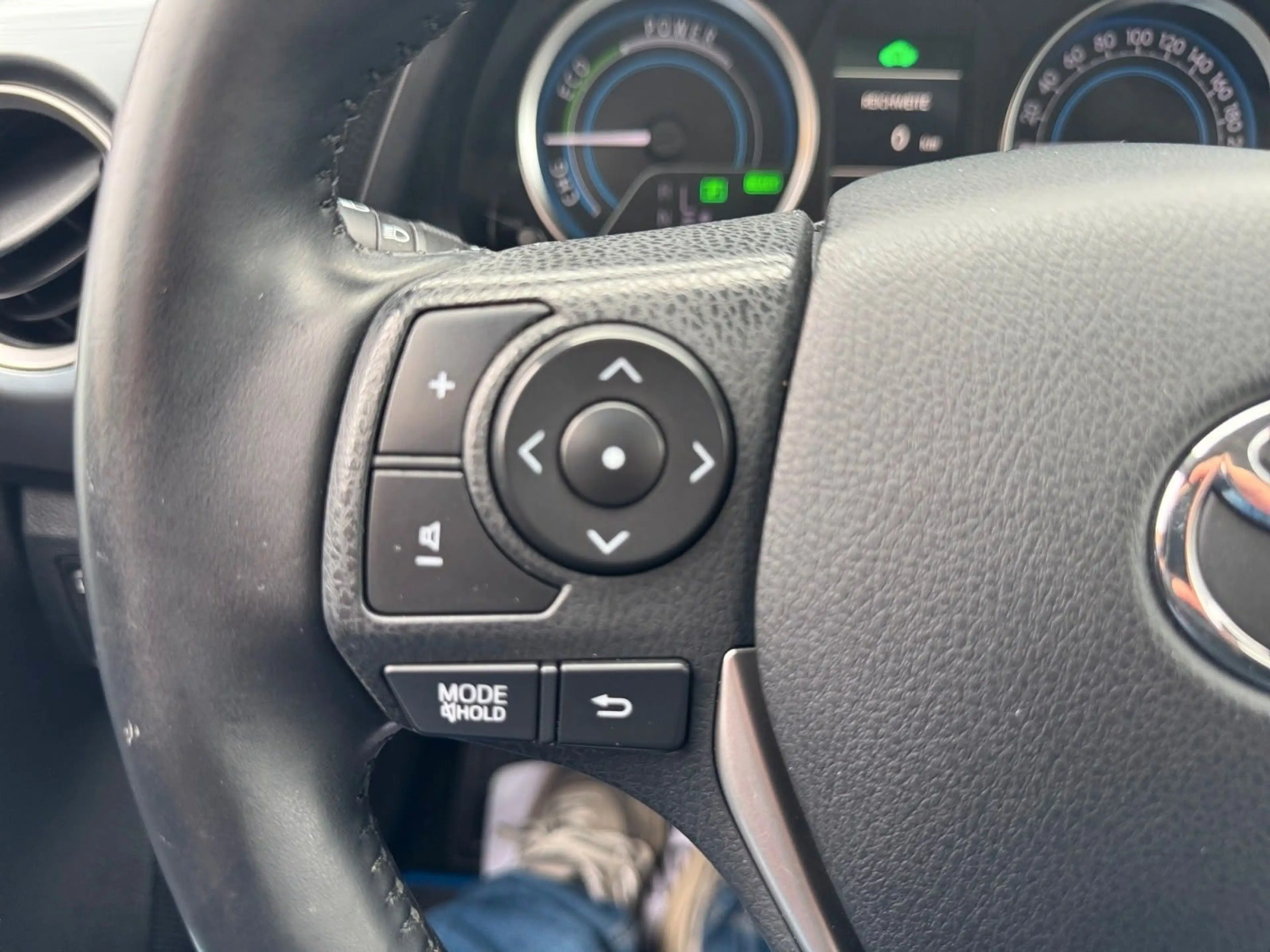 Toyota Auris Touring Sports Hybrid Life+ 1. Hand Navi — photo 13