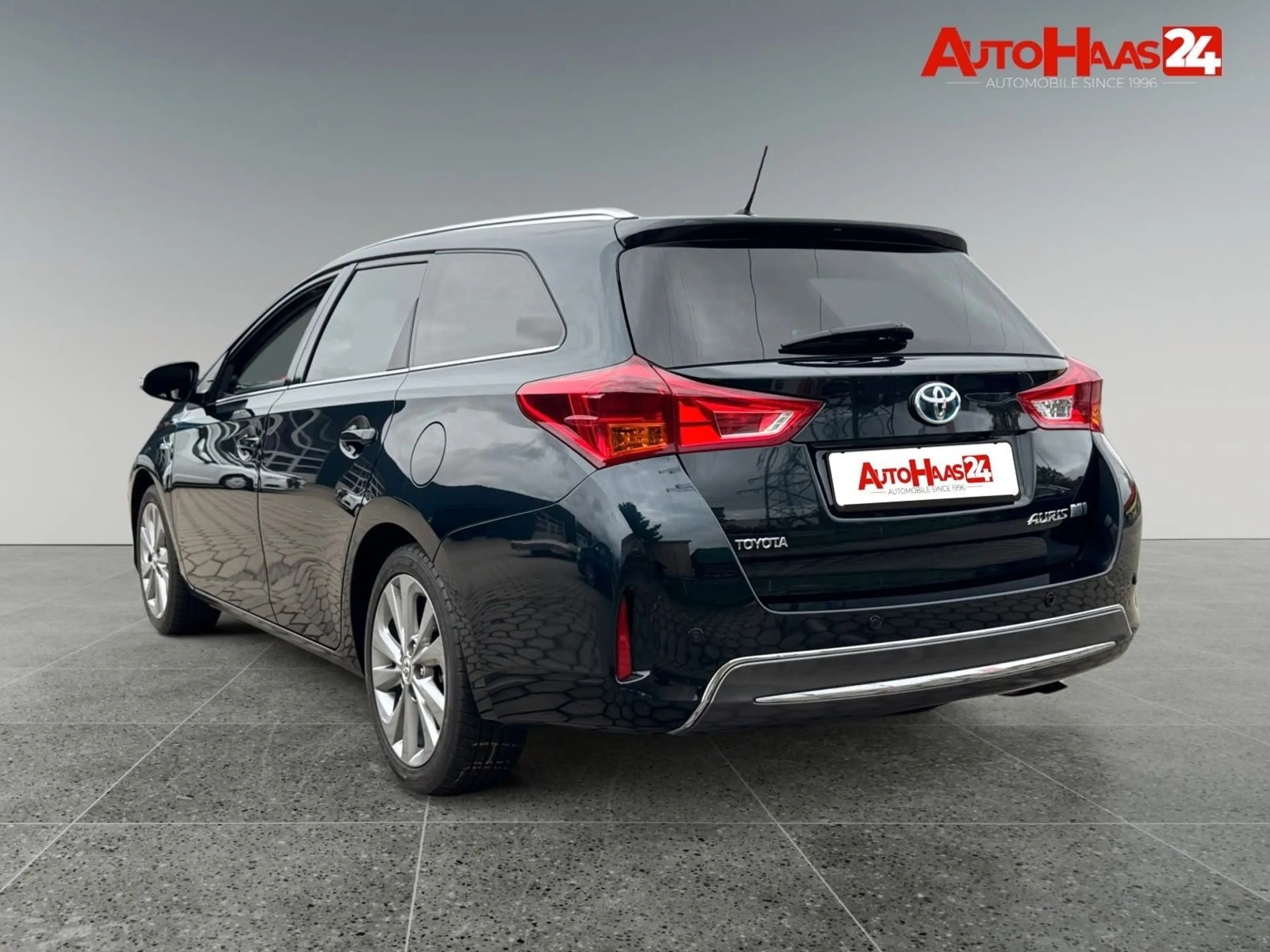 Toyota Auris Touring Sports Hybrid Life+ 1. Hand Navi — photo 6