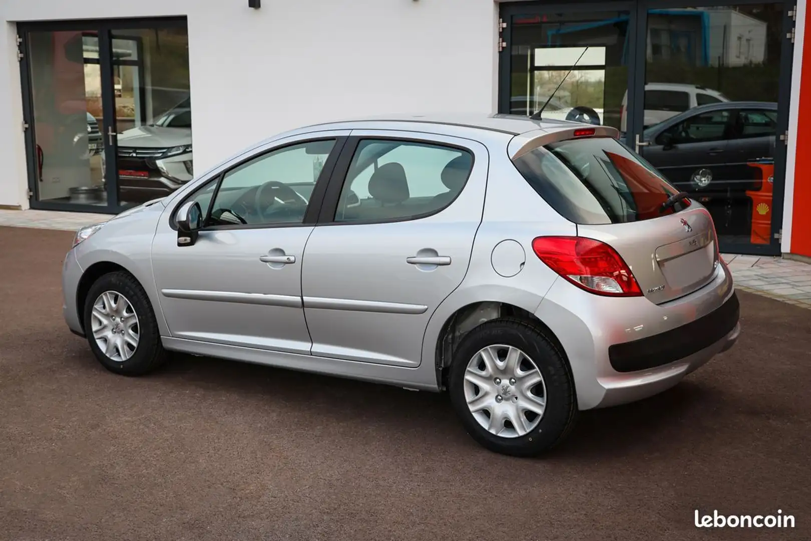 Peugeot 207 1.4e 75ch 1ère main Boîte manuelle 5 vitesses Gris - 2