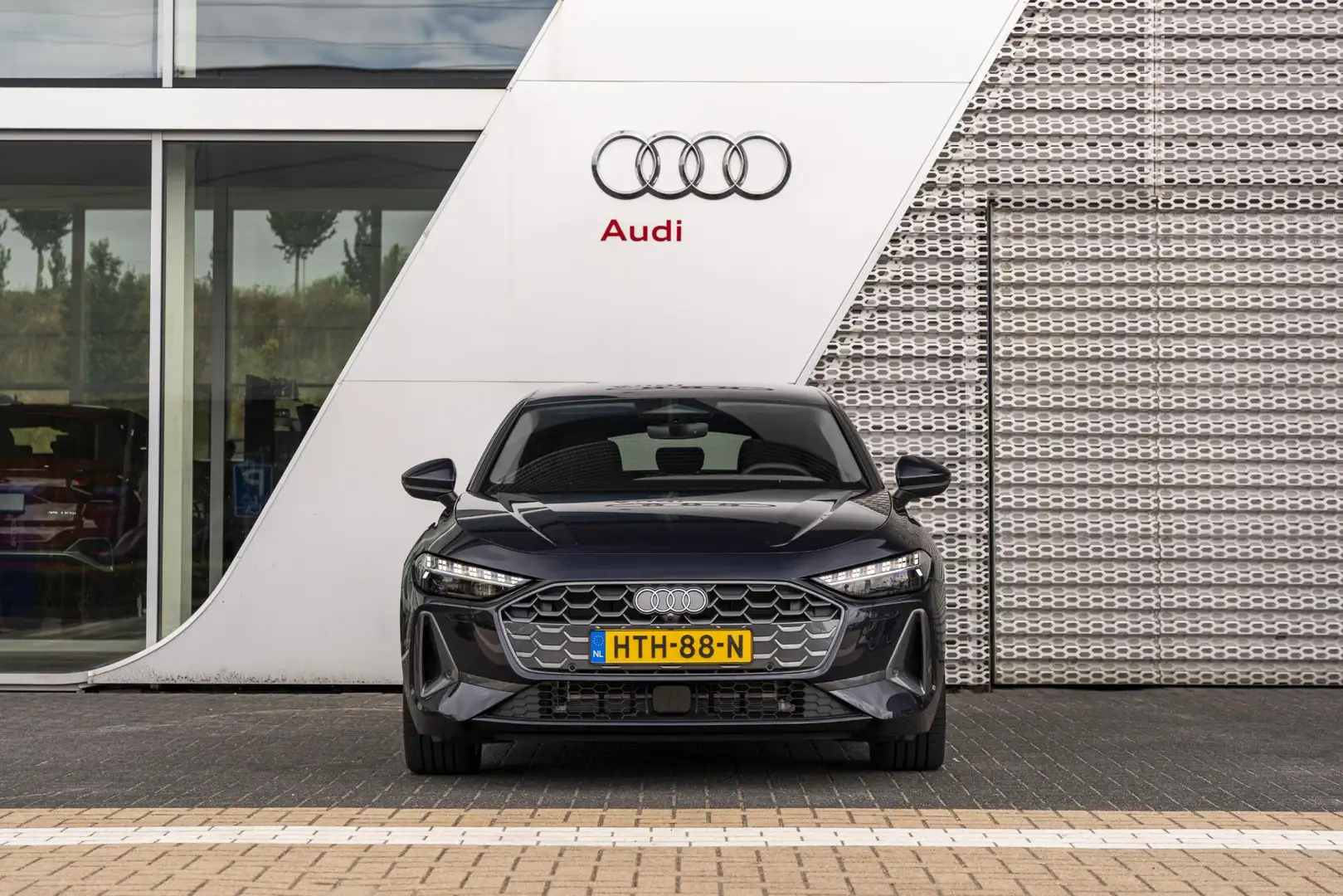 Audi A5 Limousine 2.0 e-hybrid quattro Advanced edition Blauw - 2