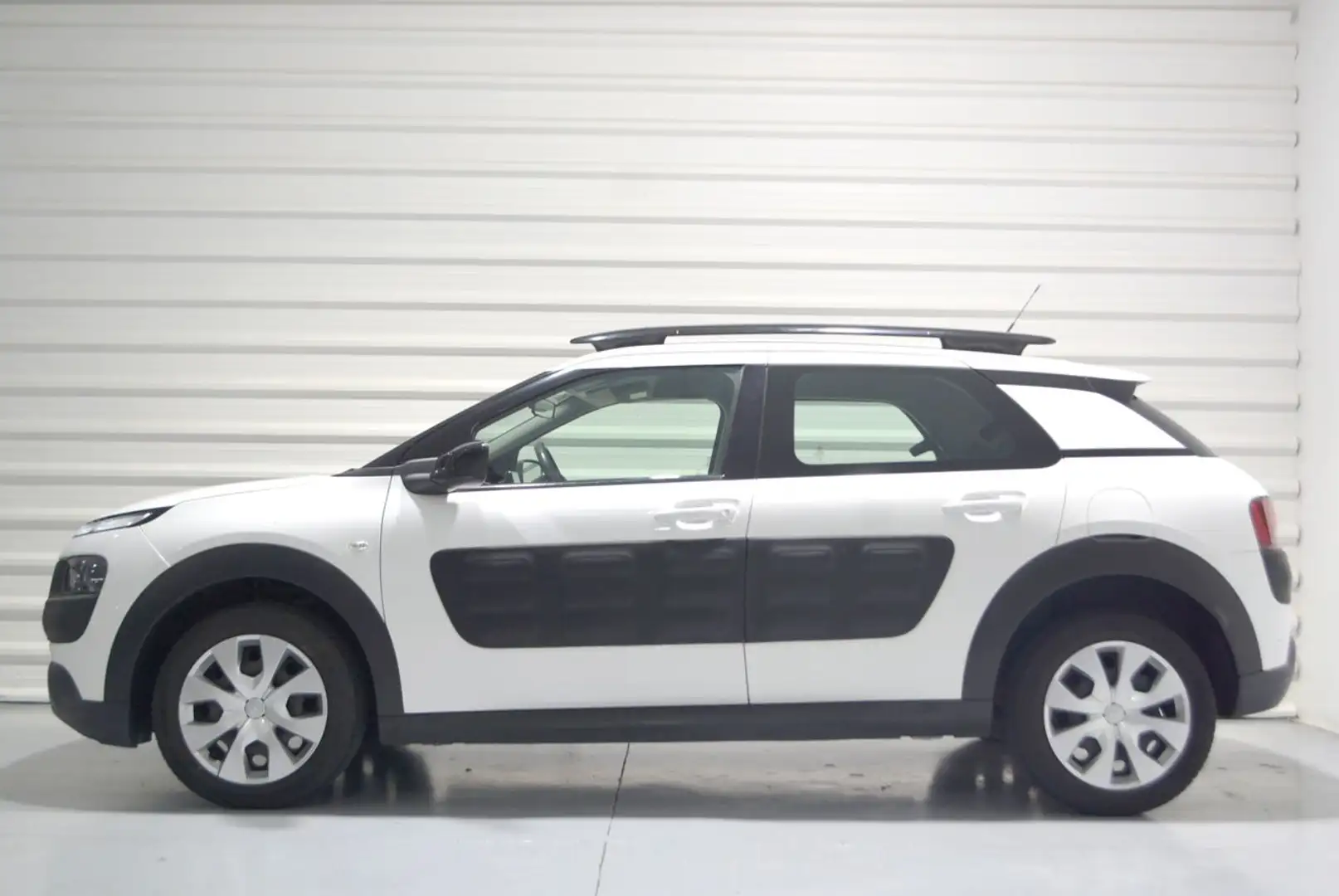 Citroen C4 Cactus 1.2 PureTech Feel 82 Biały - 2