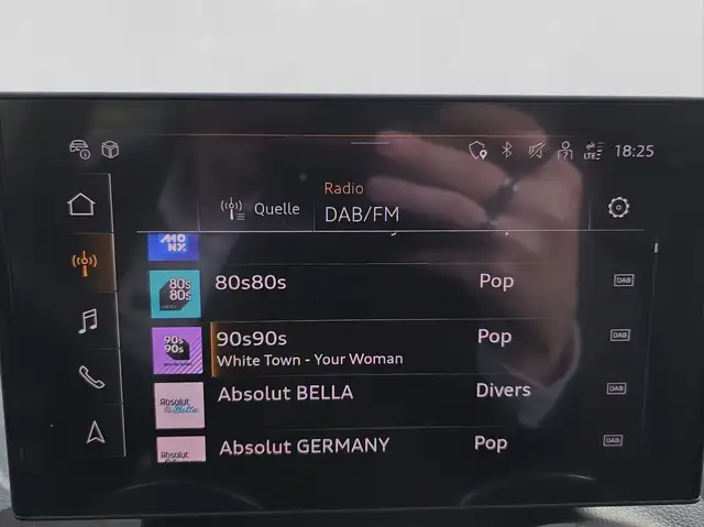 Audi Q2 view 13