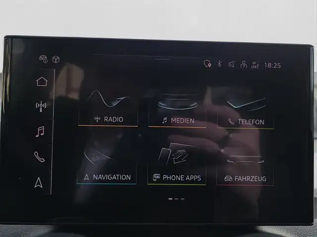 Audi Q2 view 12