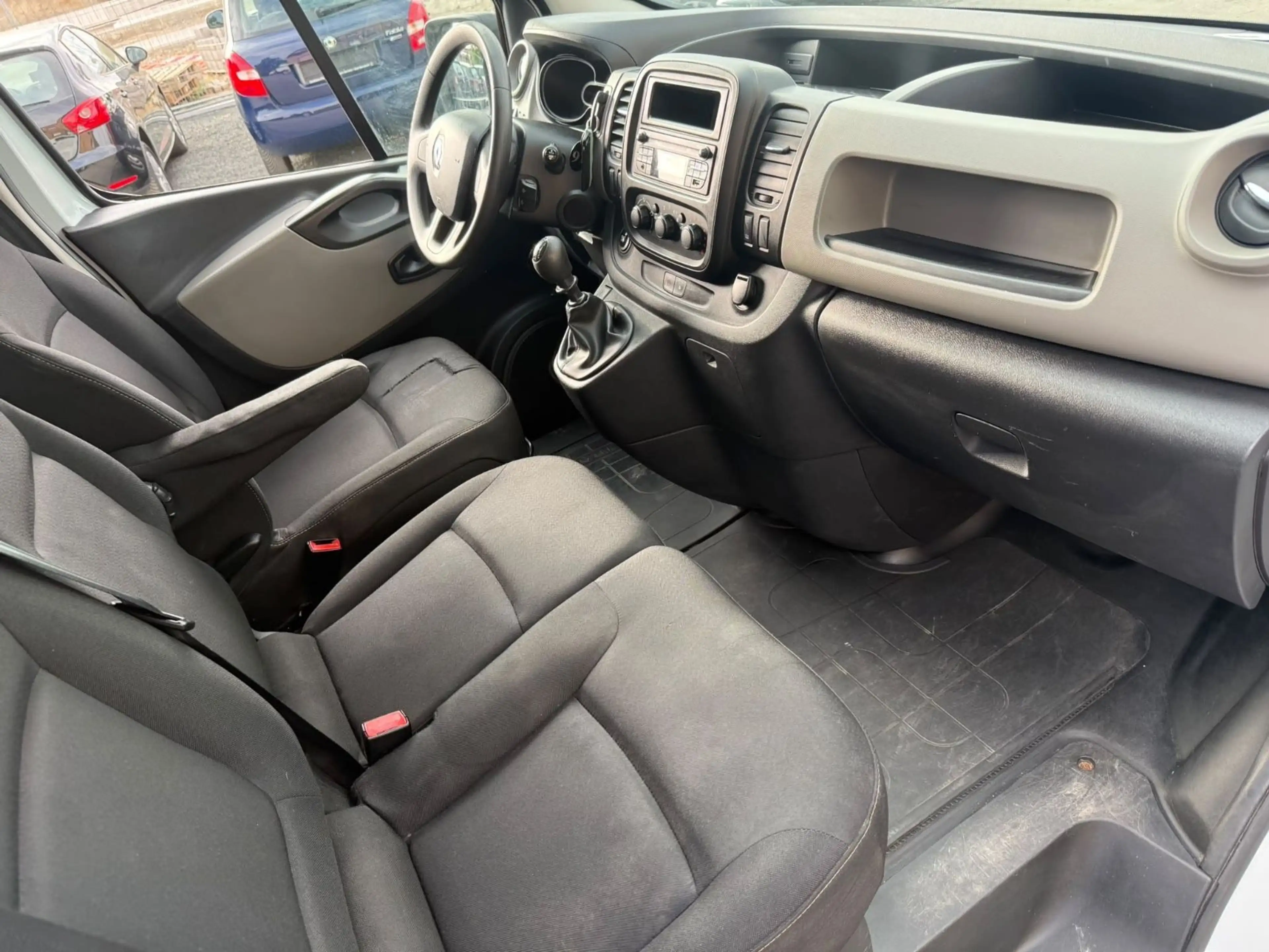 Renault Trafic Kasten L1H1 2,7t Komfort 2.Hand Tüv Klima — photo 12