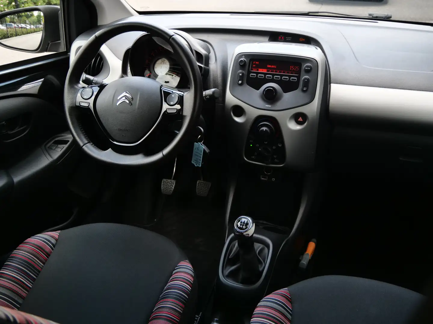 Citroen C1 1.0 e-VTi 70pk Feel Airco / Bluetooth / El.Ramen Zwart - 2