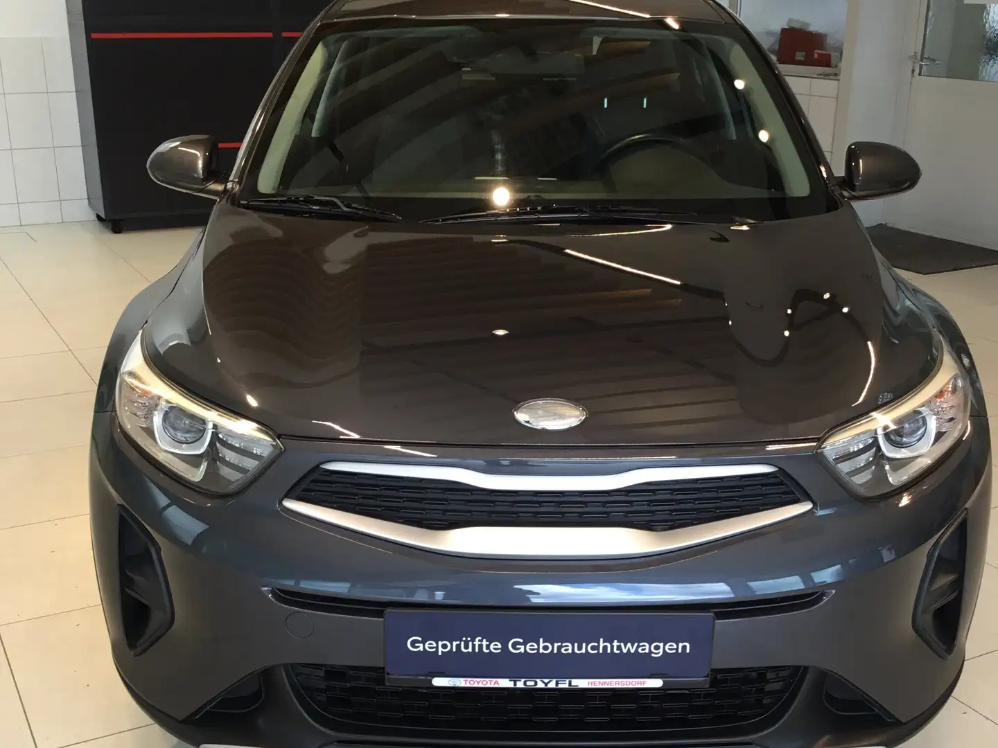 Kia Stonic 1,25 MPI ISG Titan Grau - 2