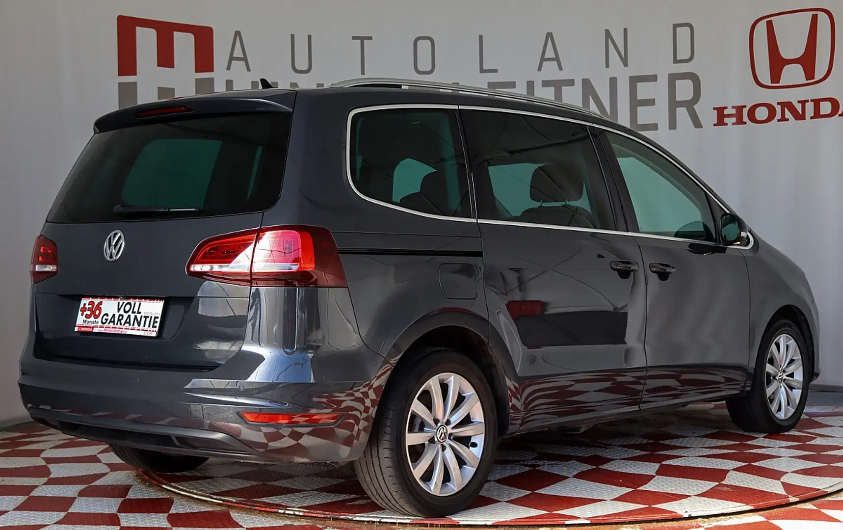 Volkswagen Sharan Business+ 2,0 TDI / NAVI / ACC / BI-XENON / KAMERA Grigio - 2