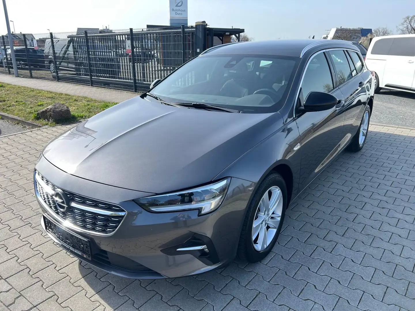 Opel Insignia 2.0 D Business Aut. Navi+Led+Ahk+Shz Gris - 2