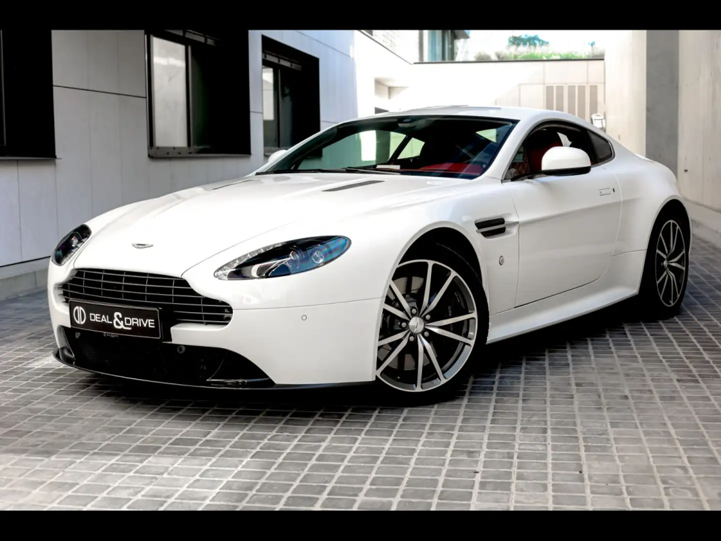 Aston Martin V8 Vantage  S COUPE SPORTSHIFT II°STRATUS WHITE METAL Wit - 1