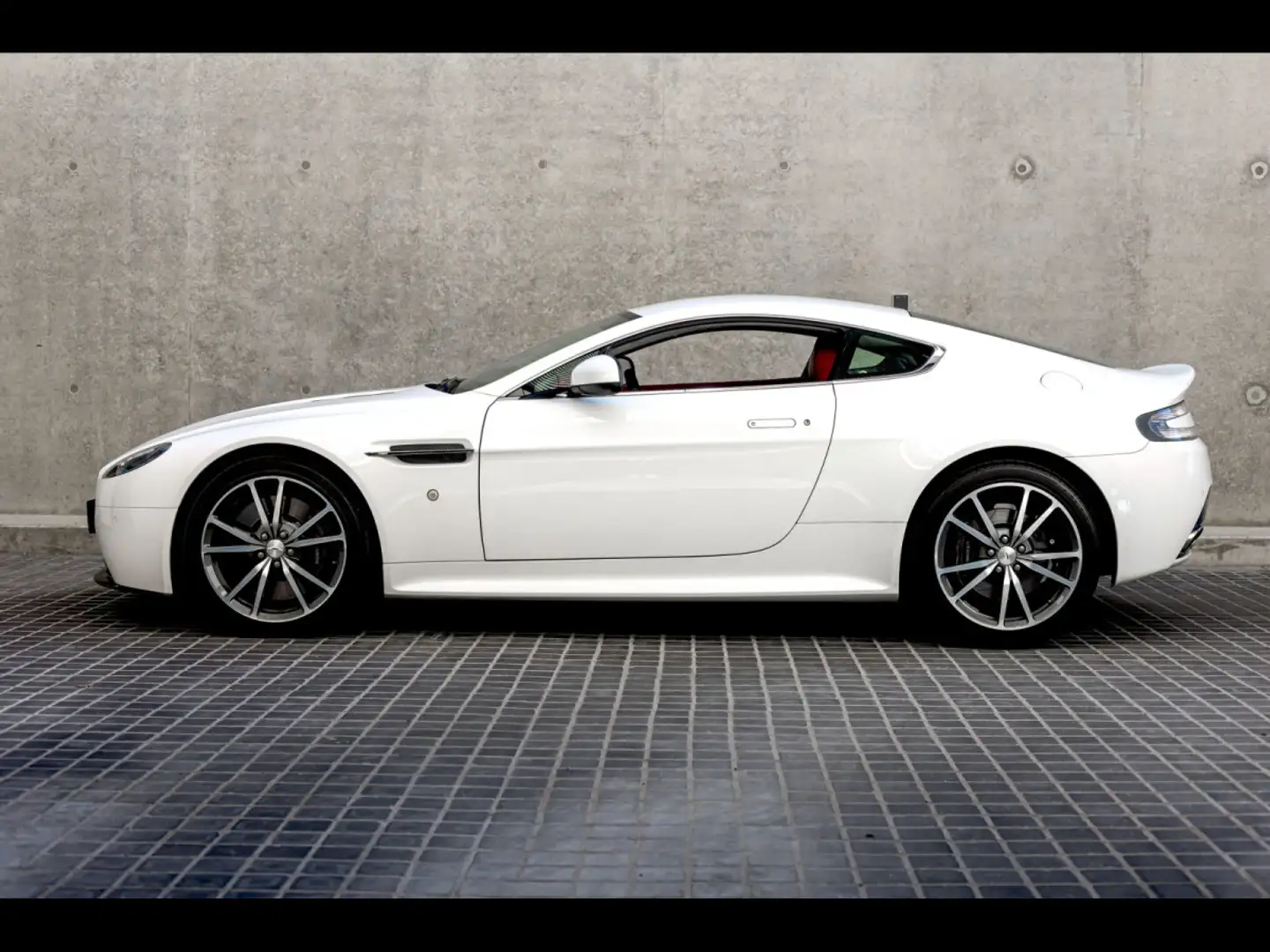 Aston Martin V8 Vantage  S COUPE SPORTSHIFT II°STRATUS WHITE METAL Wit - 2