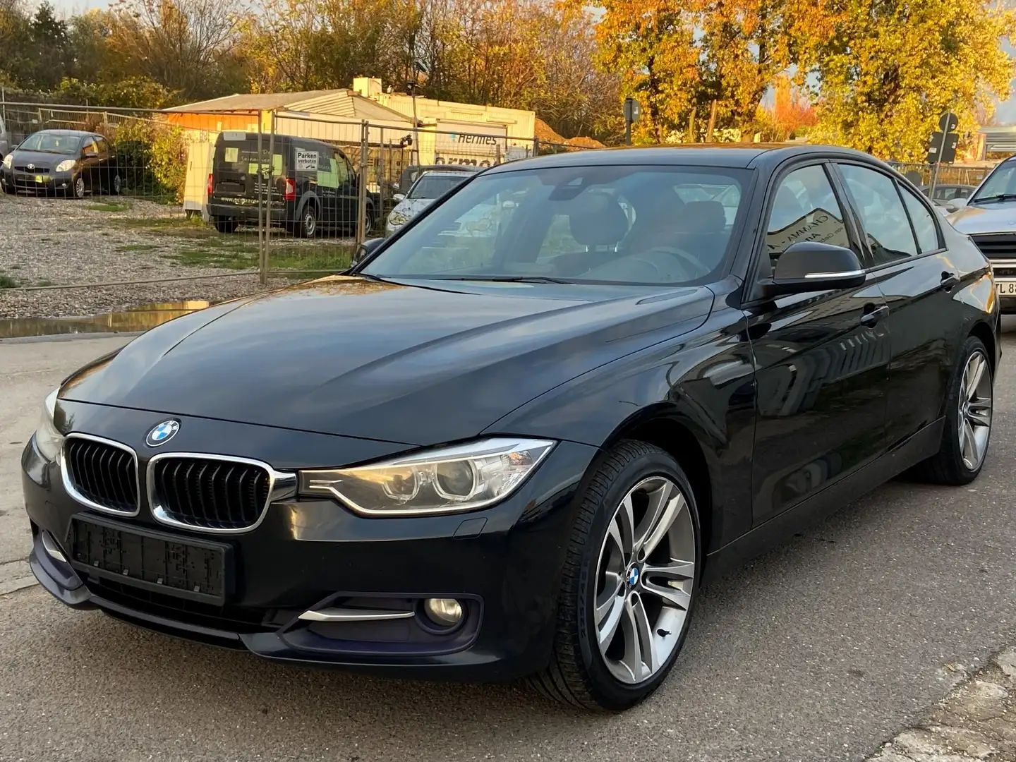 BMW 320 320 d Sport Aut./Navi/Parksensoren/Scheckheft Noir - 1