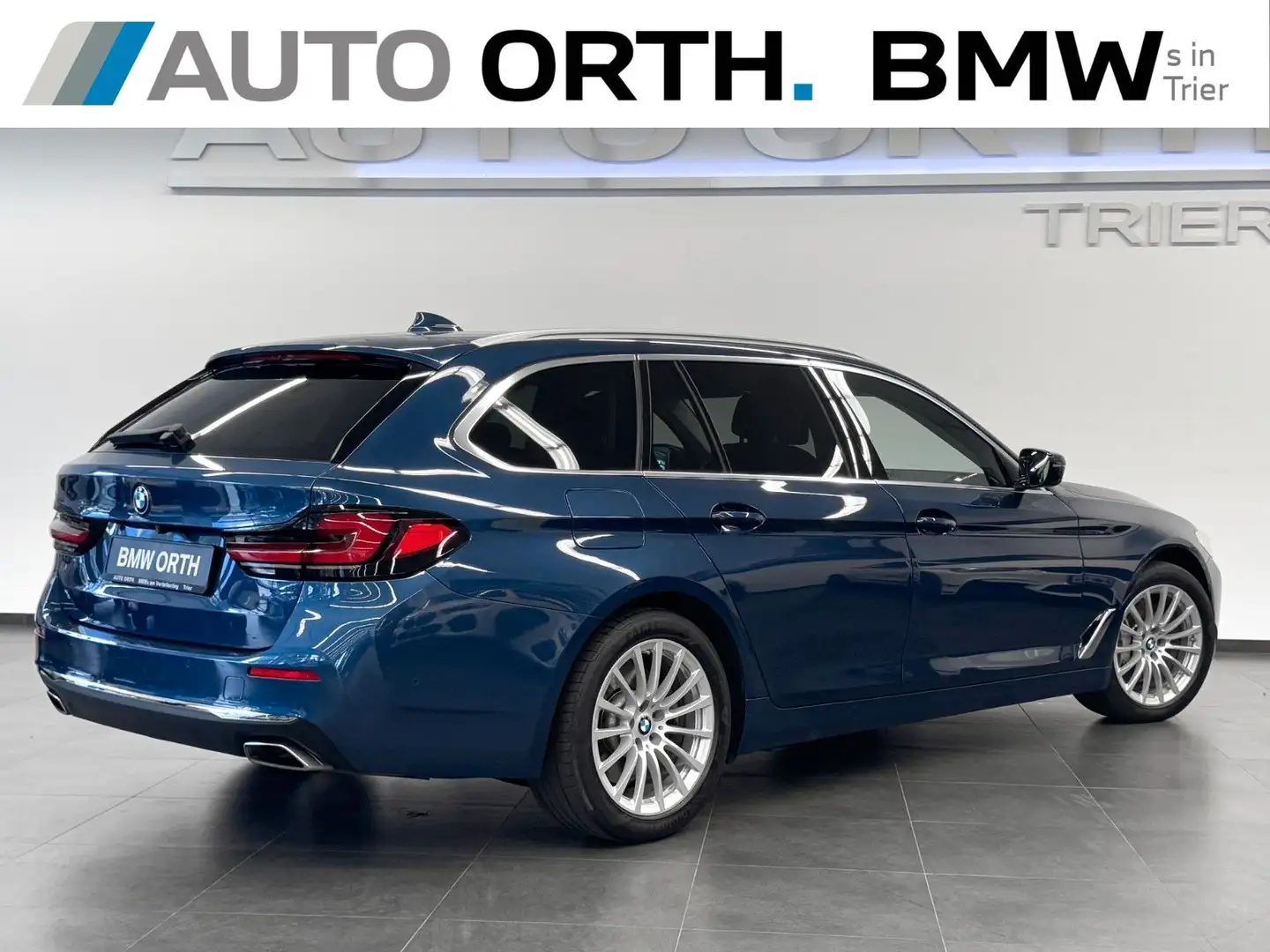 BMW 530 d Touring NAPPA HUD ST-HZG SITZLÜFT ACC 360° Blau - 2