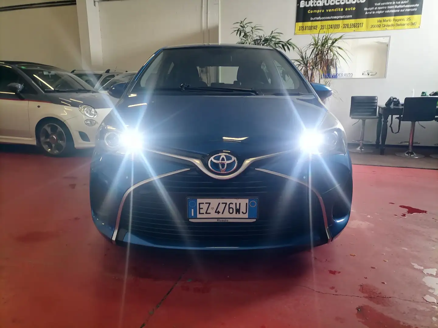 Toyota Yaris Yaris 5p 1.5h Active Blau - 2