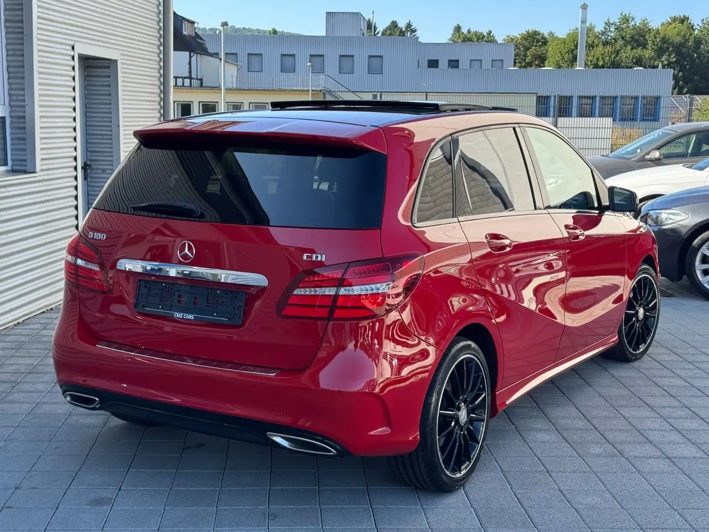 Mercedes-Benz B 180 d**AMG PAKET*PANO*LEDER*FACELIFT** Rouge - 2