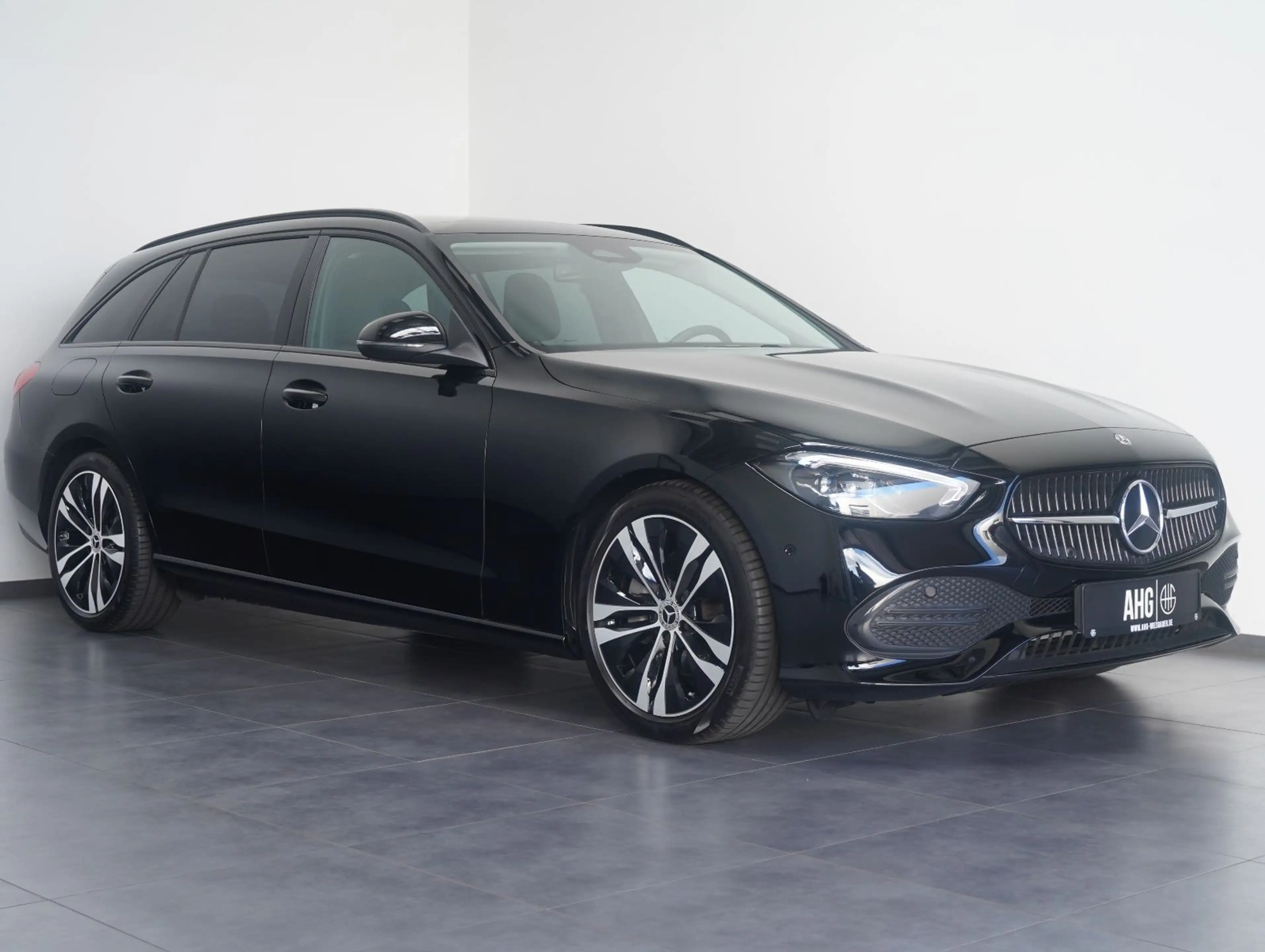 Mercedes-Benz C 200 d T Avantgarde NIGHT/LM18"/PANO/AMBI/MBUX — photo 2