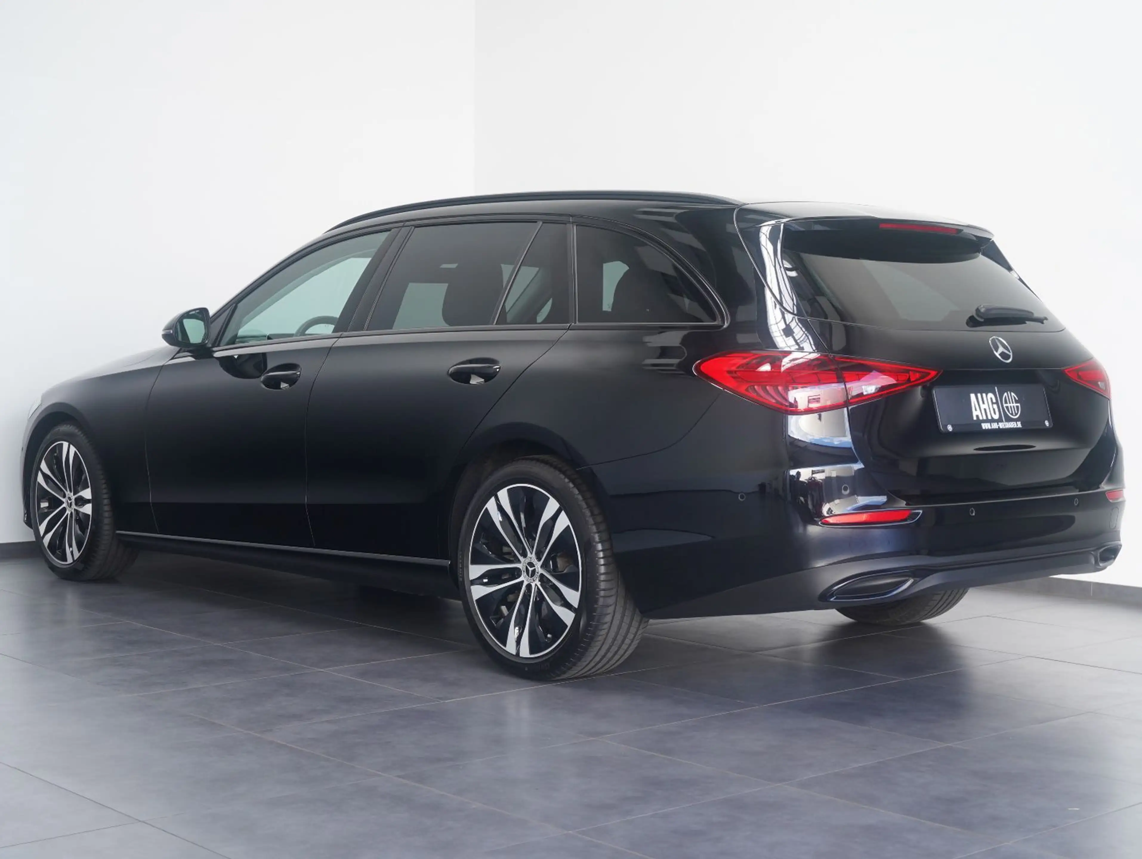 Mercedes-Benz C 200 d T Avantgarde NIGHT/LM18"/PANO/AMBI/MBUX — photo 3