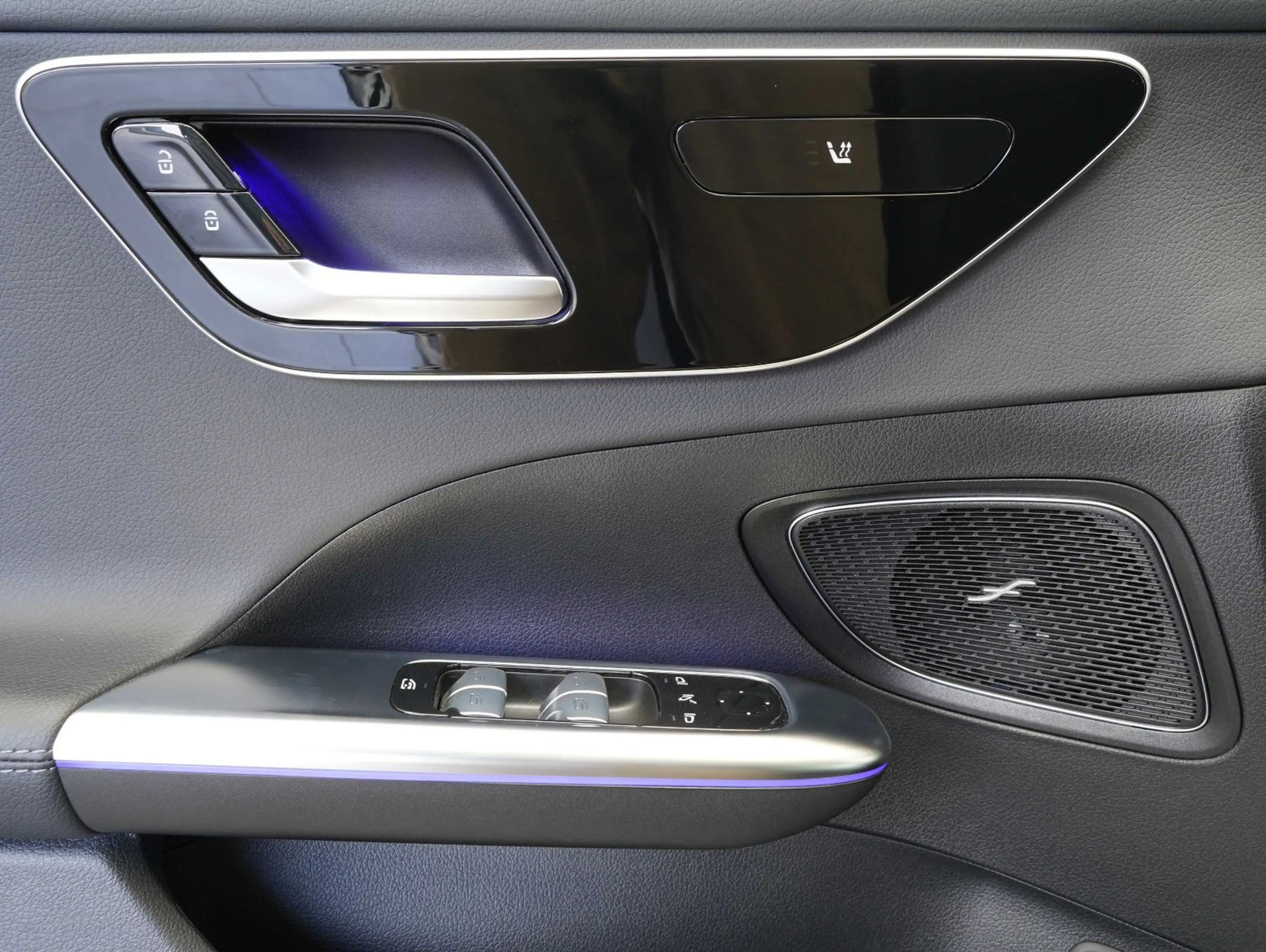 Mercedes-Benz C 200 d T Avantgarde NIGHT/LM18"/PANO/AMBI/MBUX — photo 10