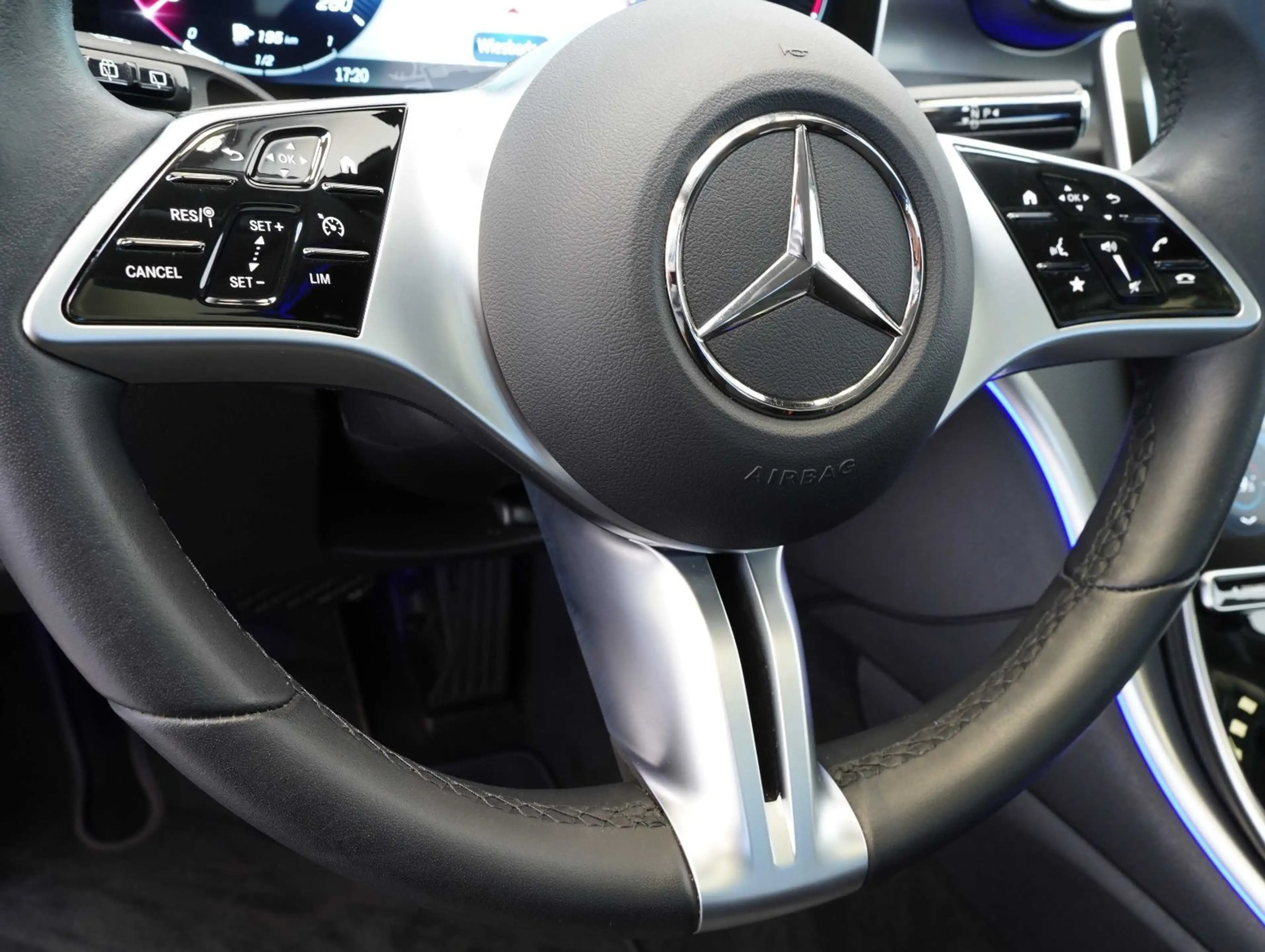 Mercedes-Benz C 200 d T Avantgarde NIGHT/LM18"/PANO/AMBI/MBUX — photo 9