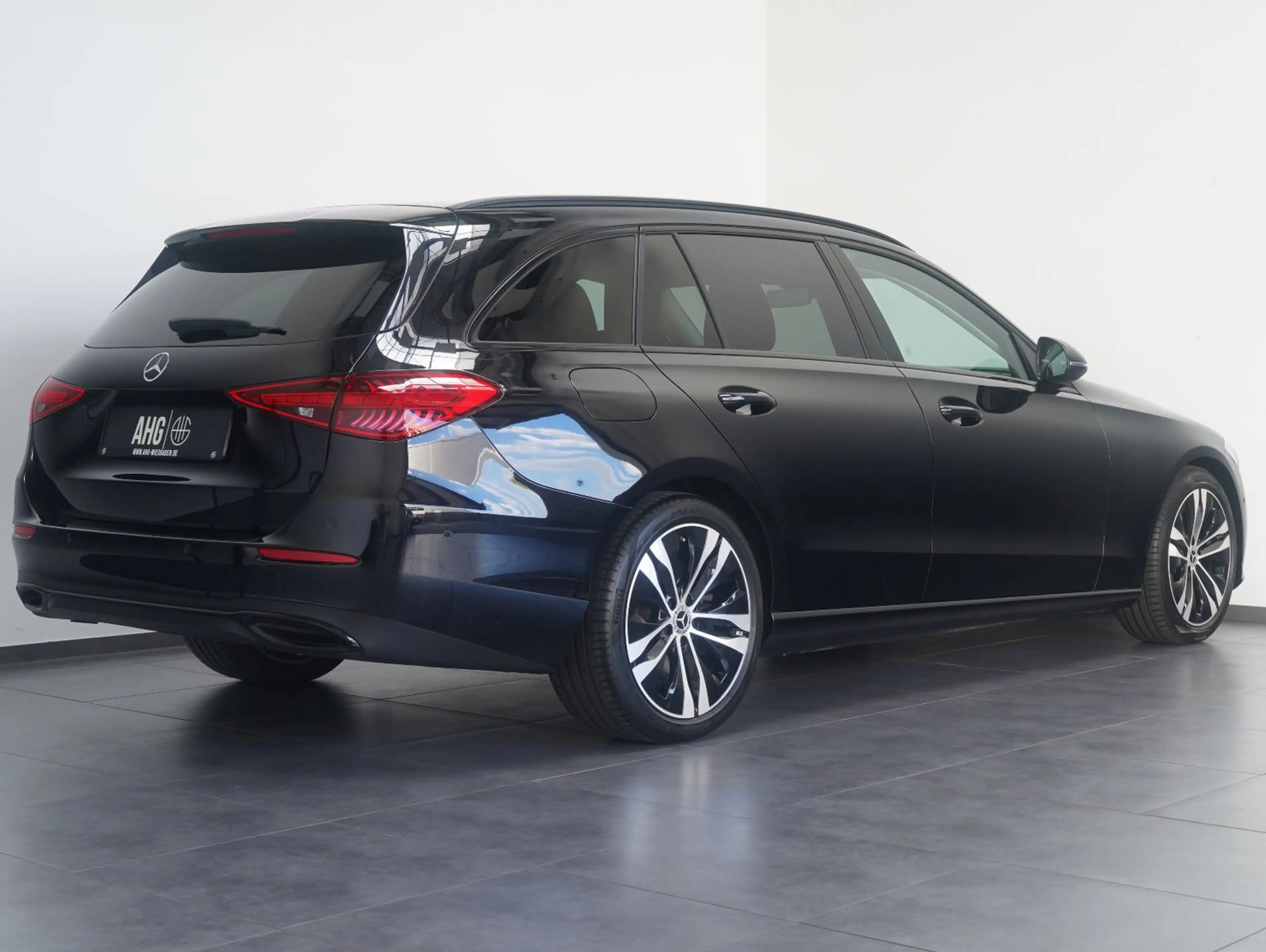 Mercedes-Benz C 200 d T Avantgarde NIGHT/LM18"/PANO/AMBI/MBUX — photo 4