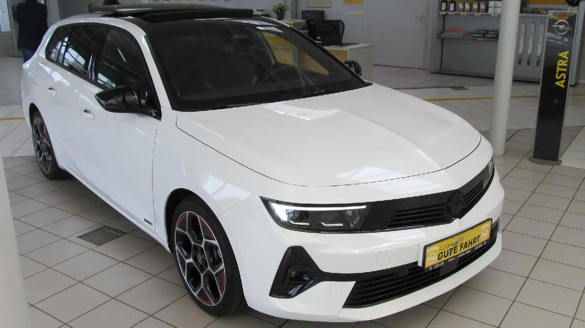 Opel Astra GS Line Weiß - 2