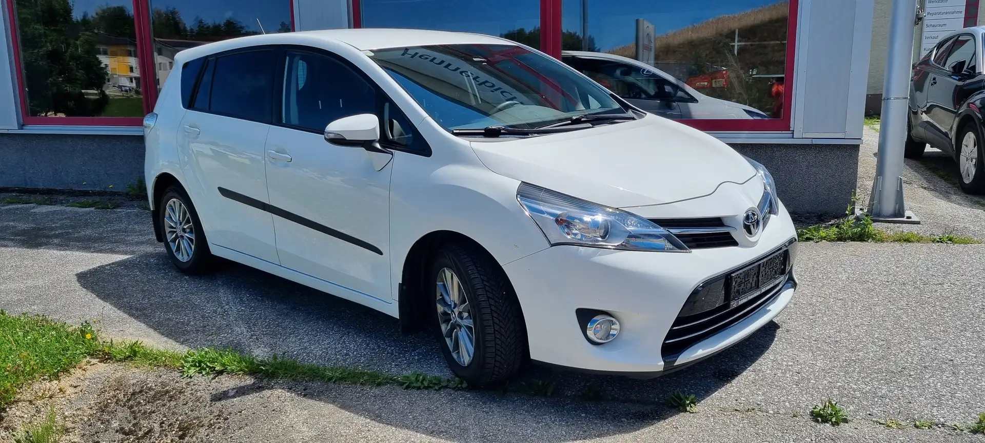 Toyota Verso Basis Weiß - 1