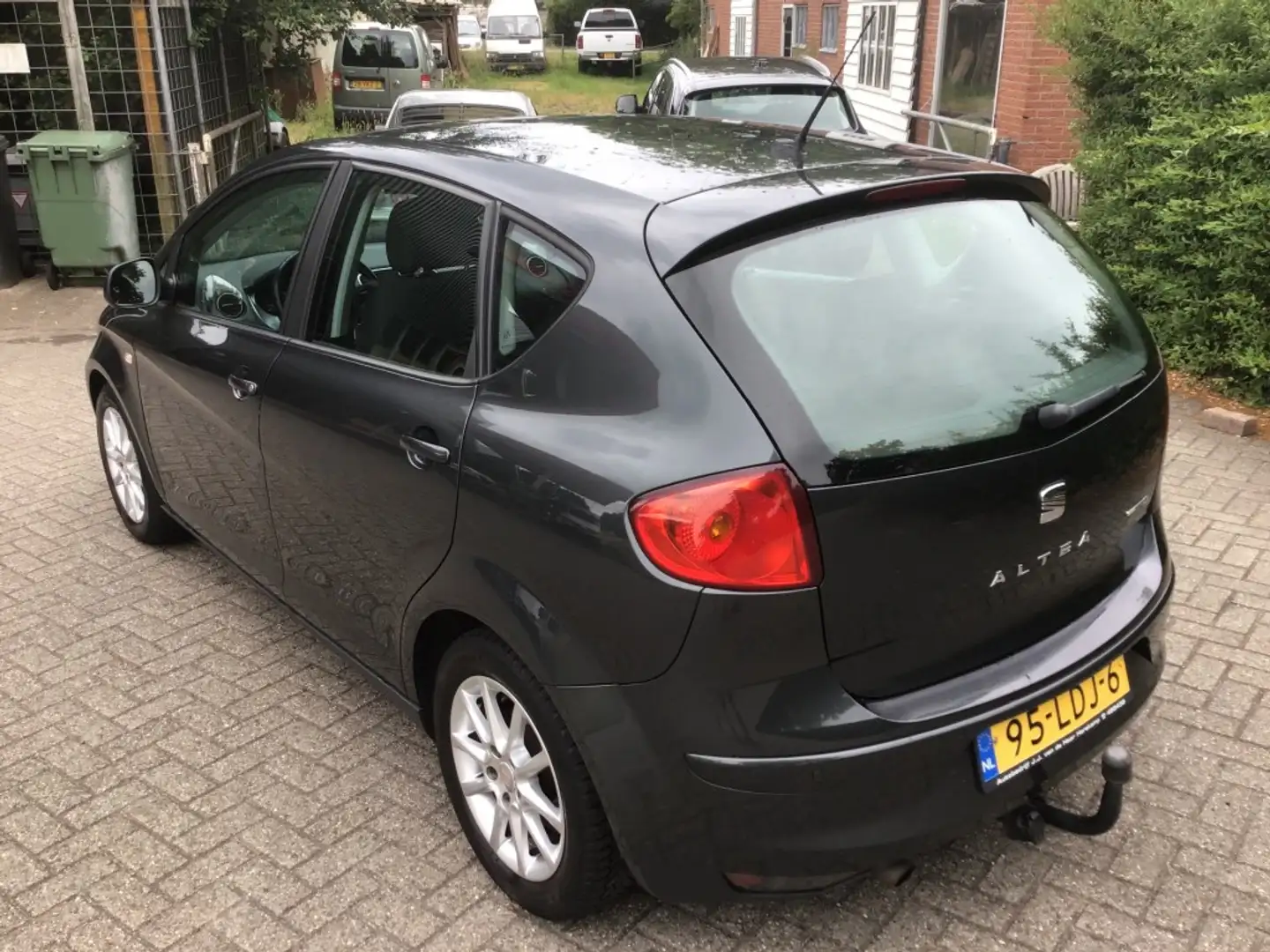 SEAT Altea 1.6 TDI ECOMOTIVE STYLE Grijs - 2