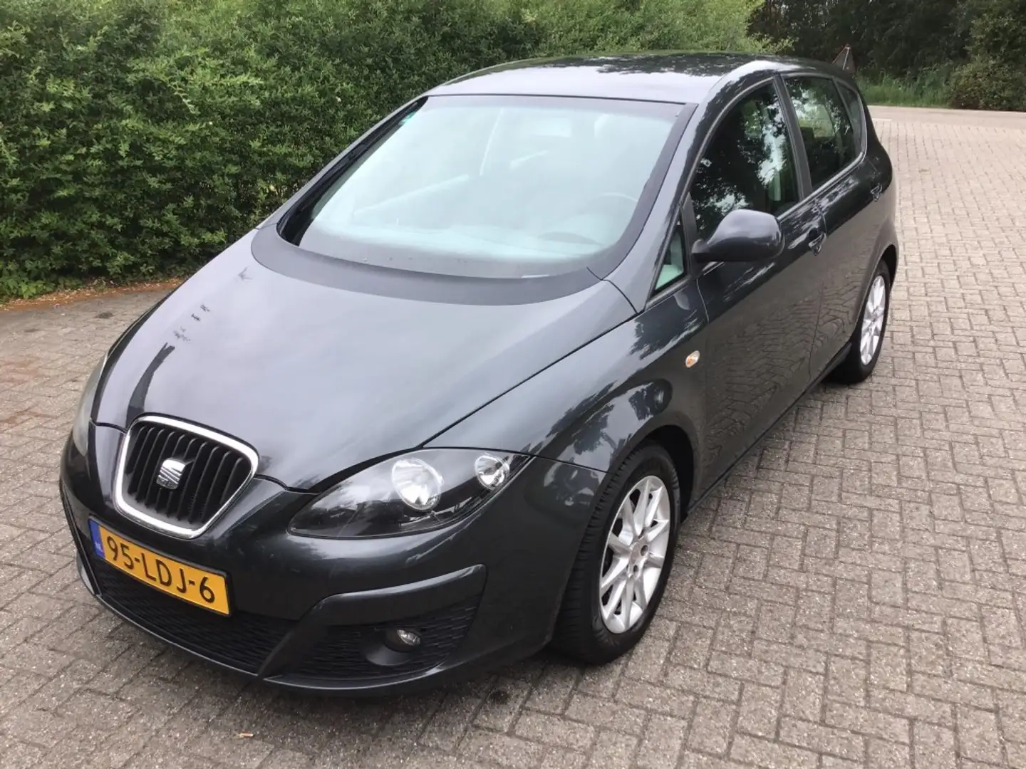 SEAT Altea 1.6 TDI ECOMOTIVE STYLE Grijs - 1