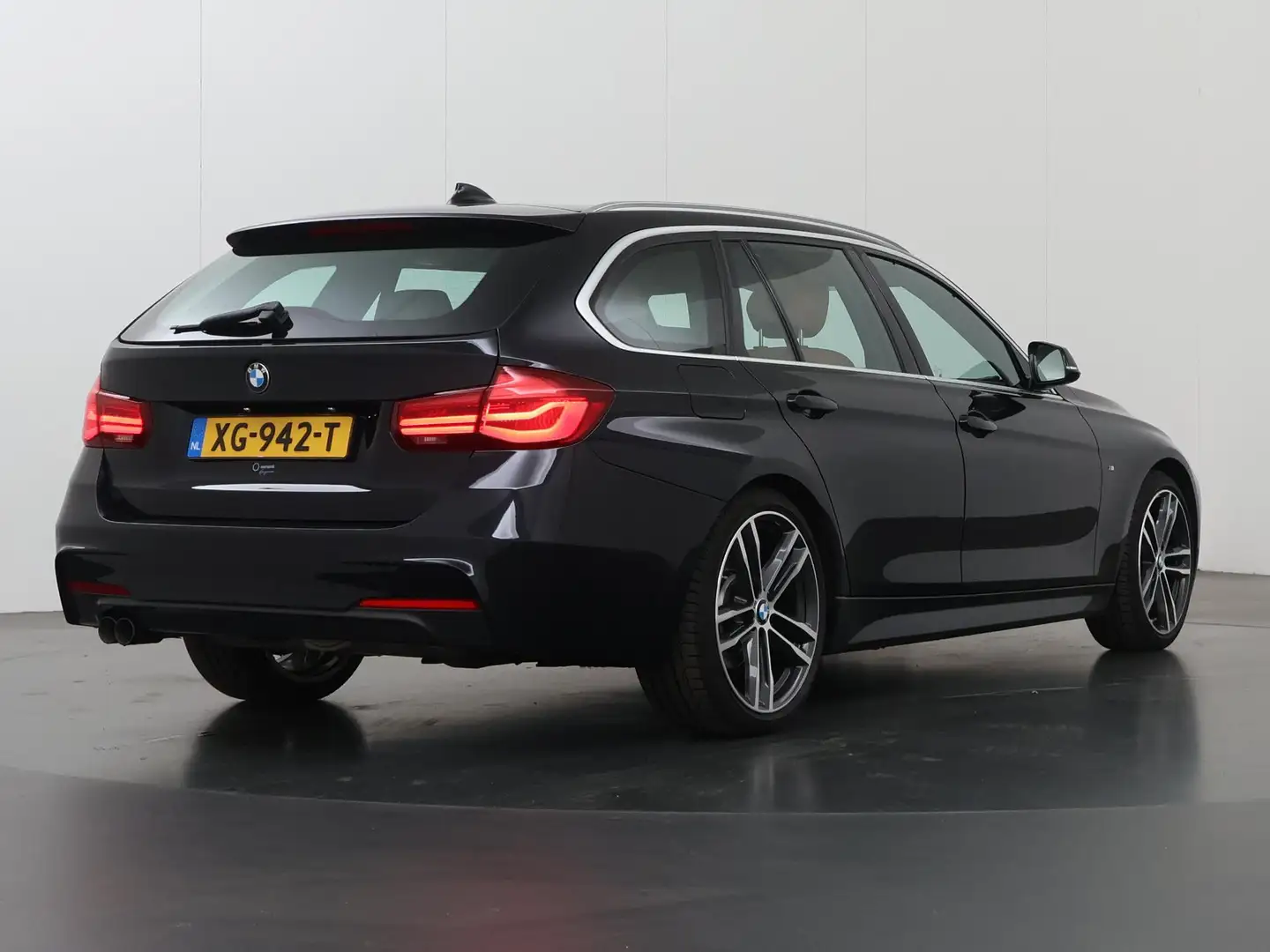 BMW 320 3-serie Touring 320i M Sport Edition | Panoramadak Nero - 2