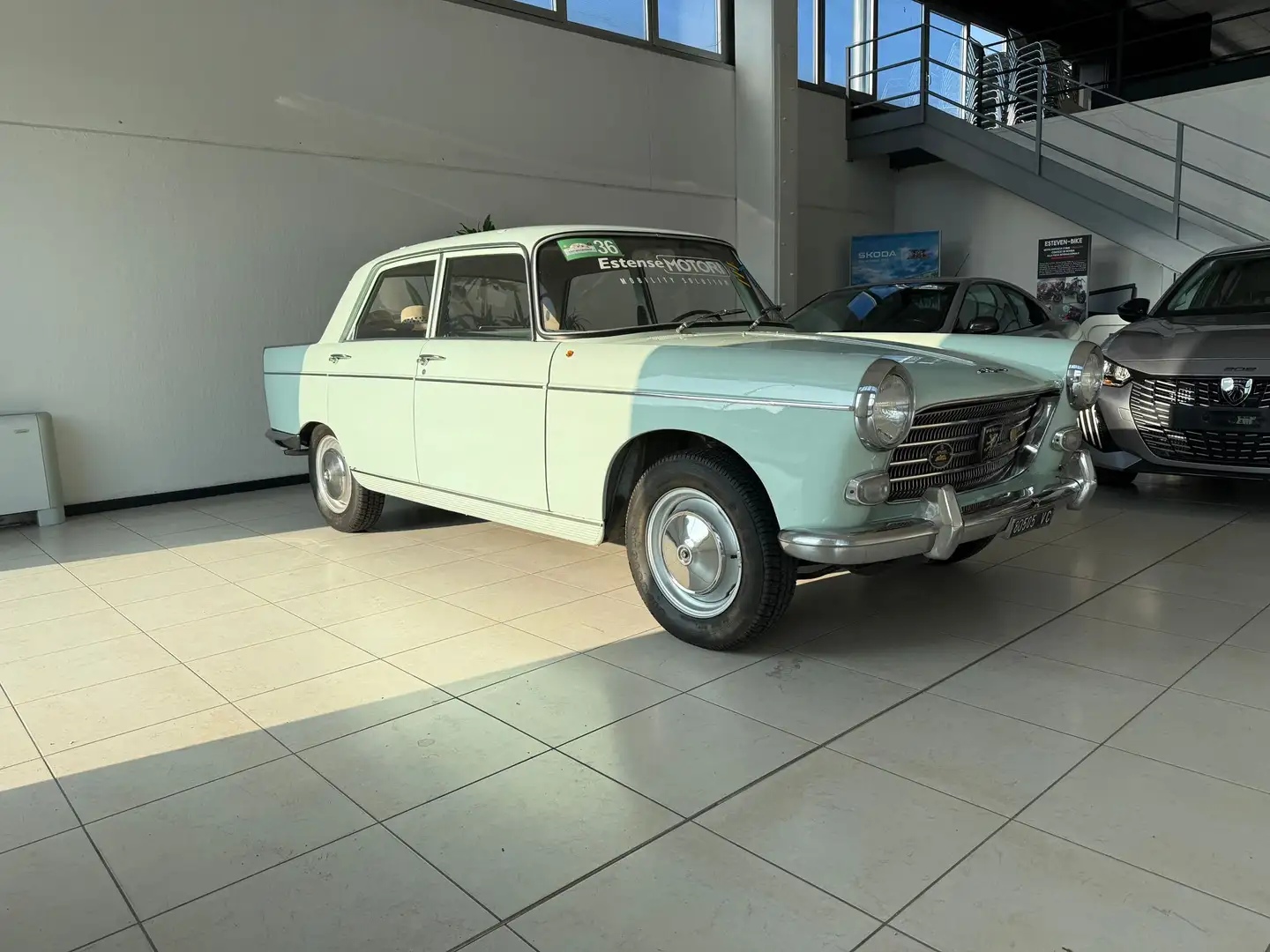 Peugeot 404 Blau - 2