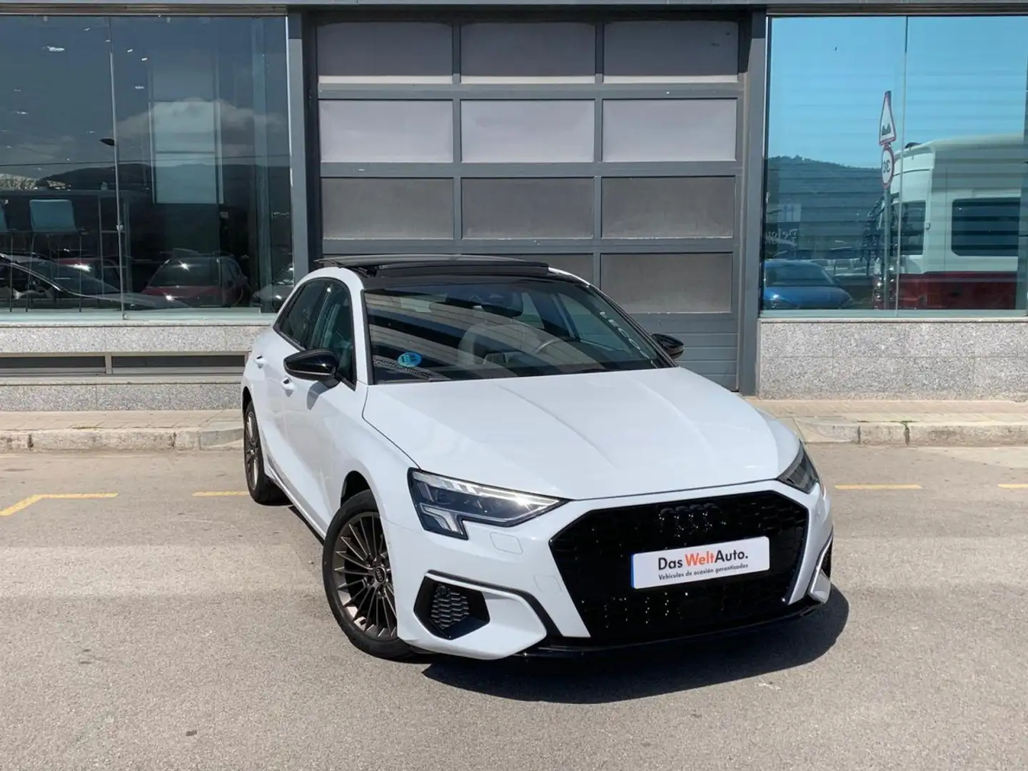 Audi A3 Sportback Black line 35 TFSI 110kW S tro Wit - 2