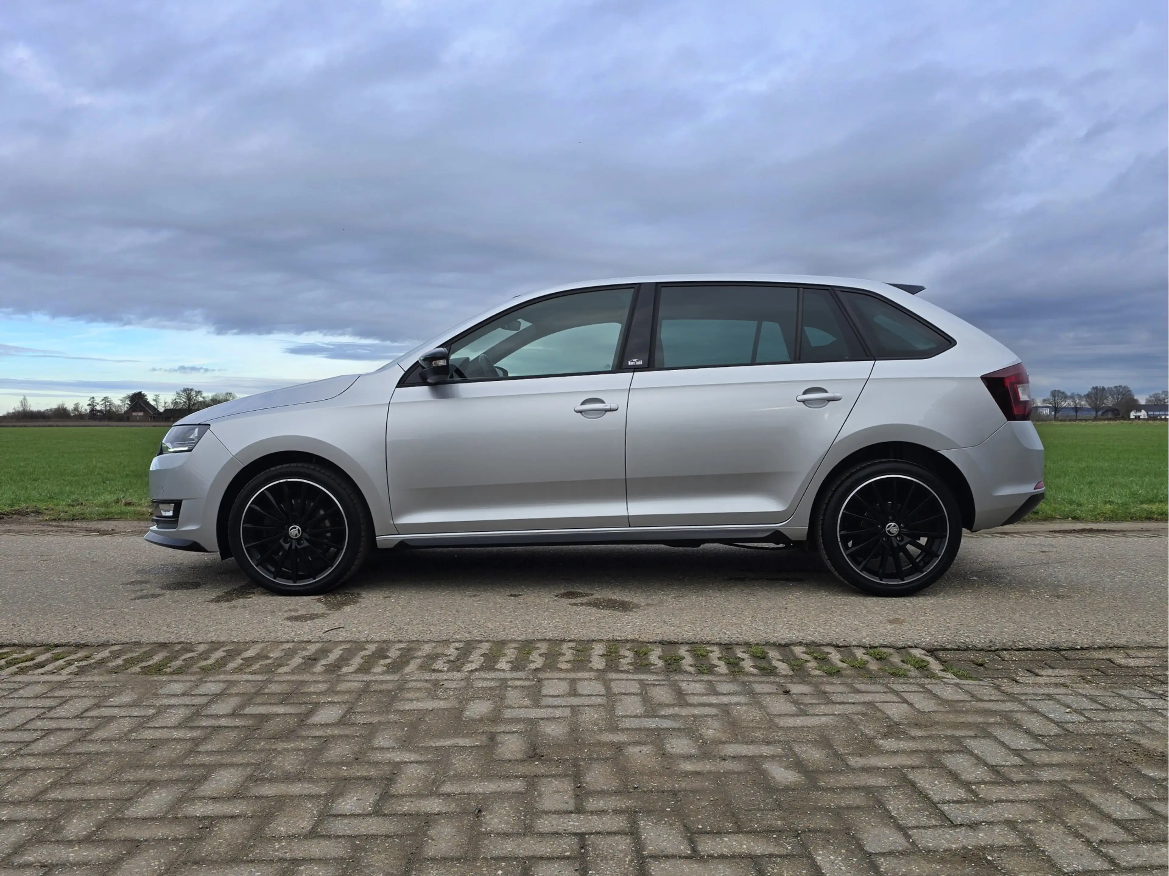 Skoda Rapid/Spaceback 1.0 TSI Greentech Clever - 110 Pk - Euro 6 - AUTOM — photo 2