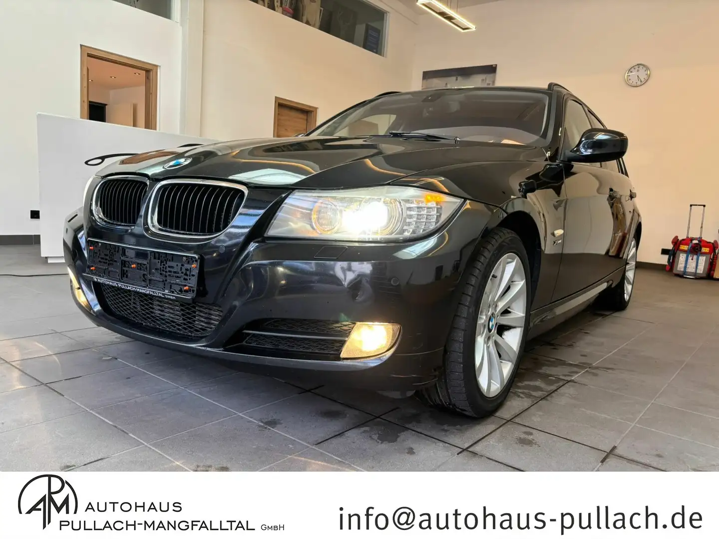 BMW 320 3er - 320 d DPF/X-Drive/ Navi/Klima/Xenon/MF-Lenkr Nero - 1