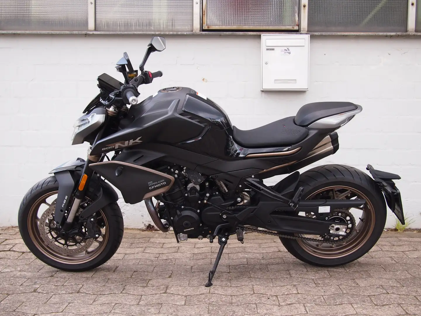CFMOTO 800 NK Advanced - 2026 wieder verfügbar! Noir - 2