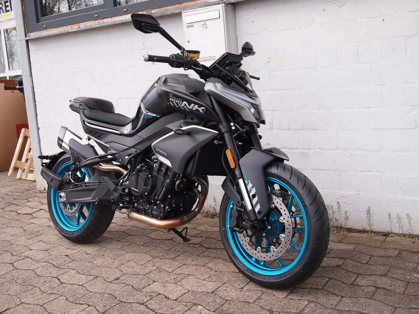 CFMOTO 800 NK Advanced - 2026 wieder verfügbar! Negro - 1