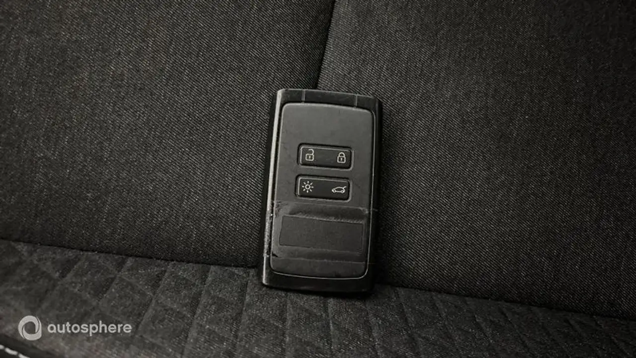 Renault Captur — photo 16