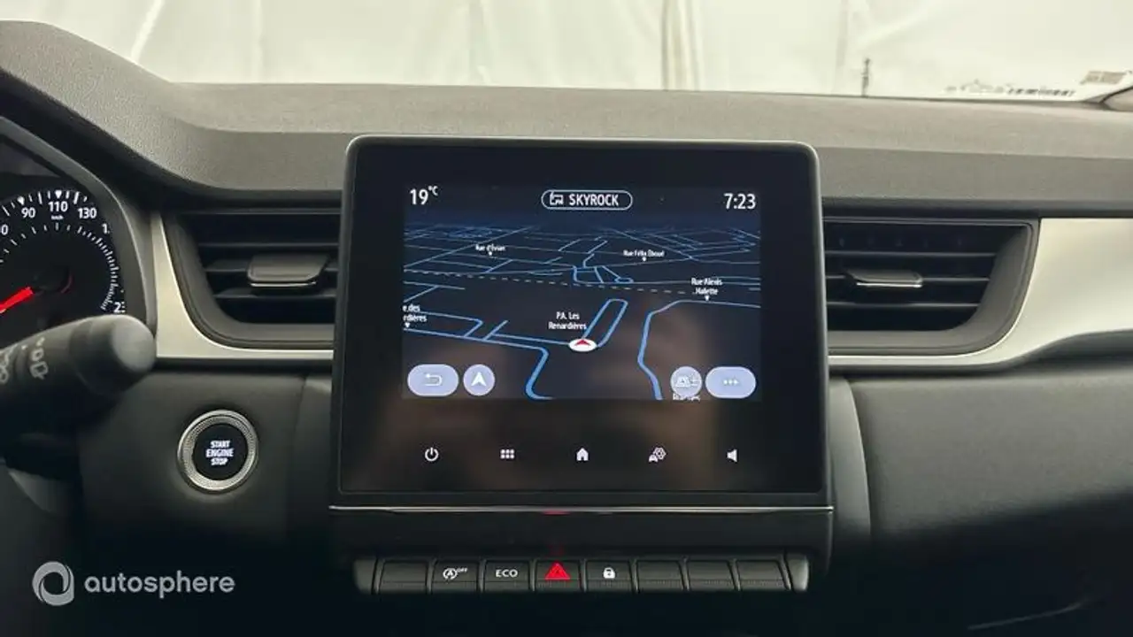Renault Captur — photo 18