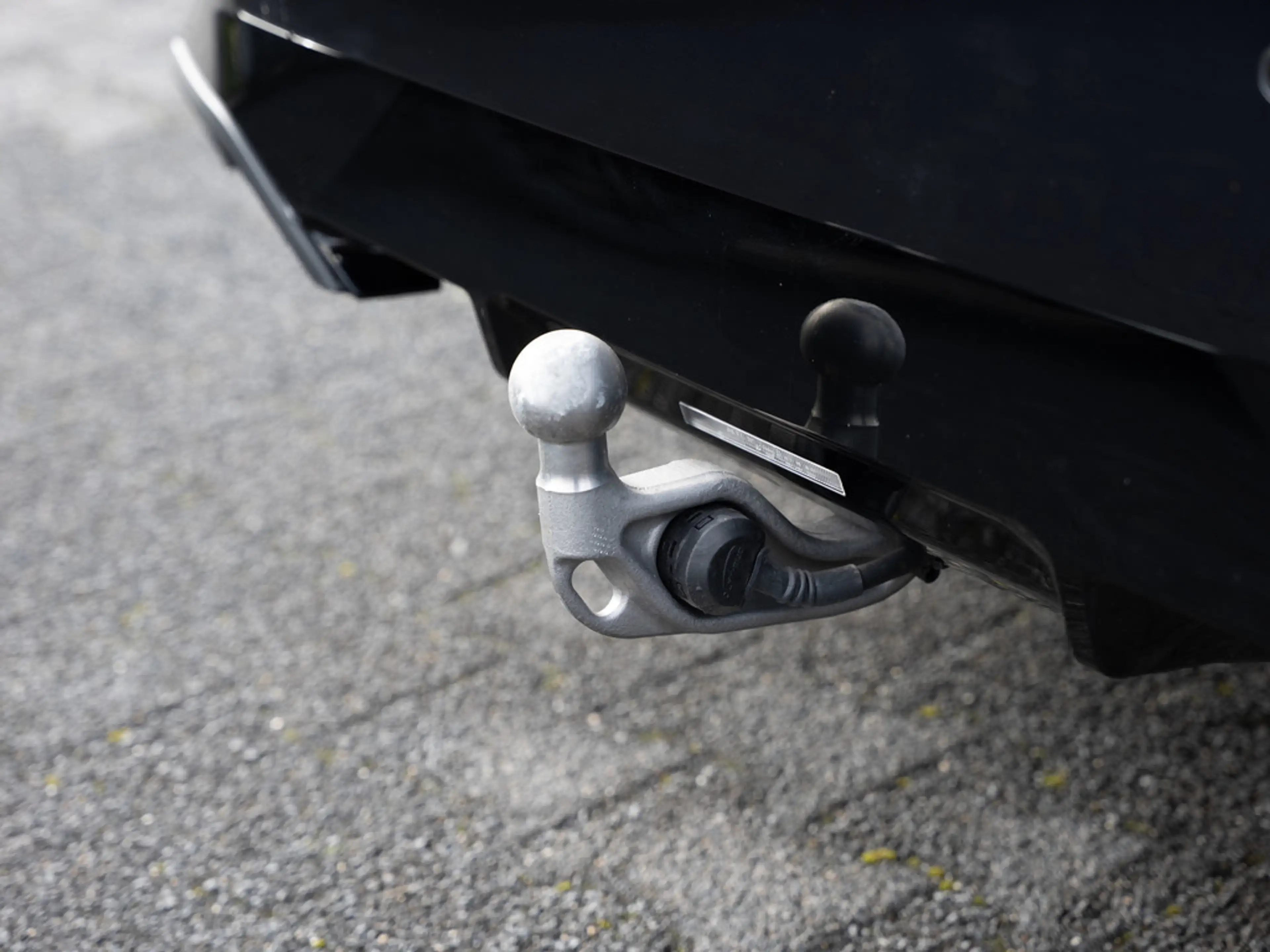 BMW i5 Touring 40 xDrive M-Sport Pro PANO AHK B&W — photo 11