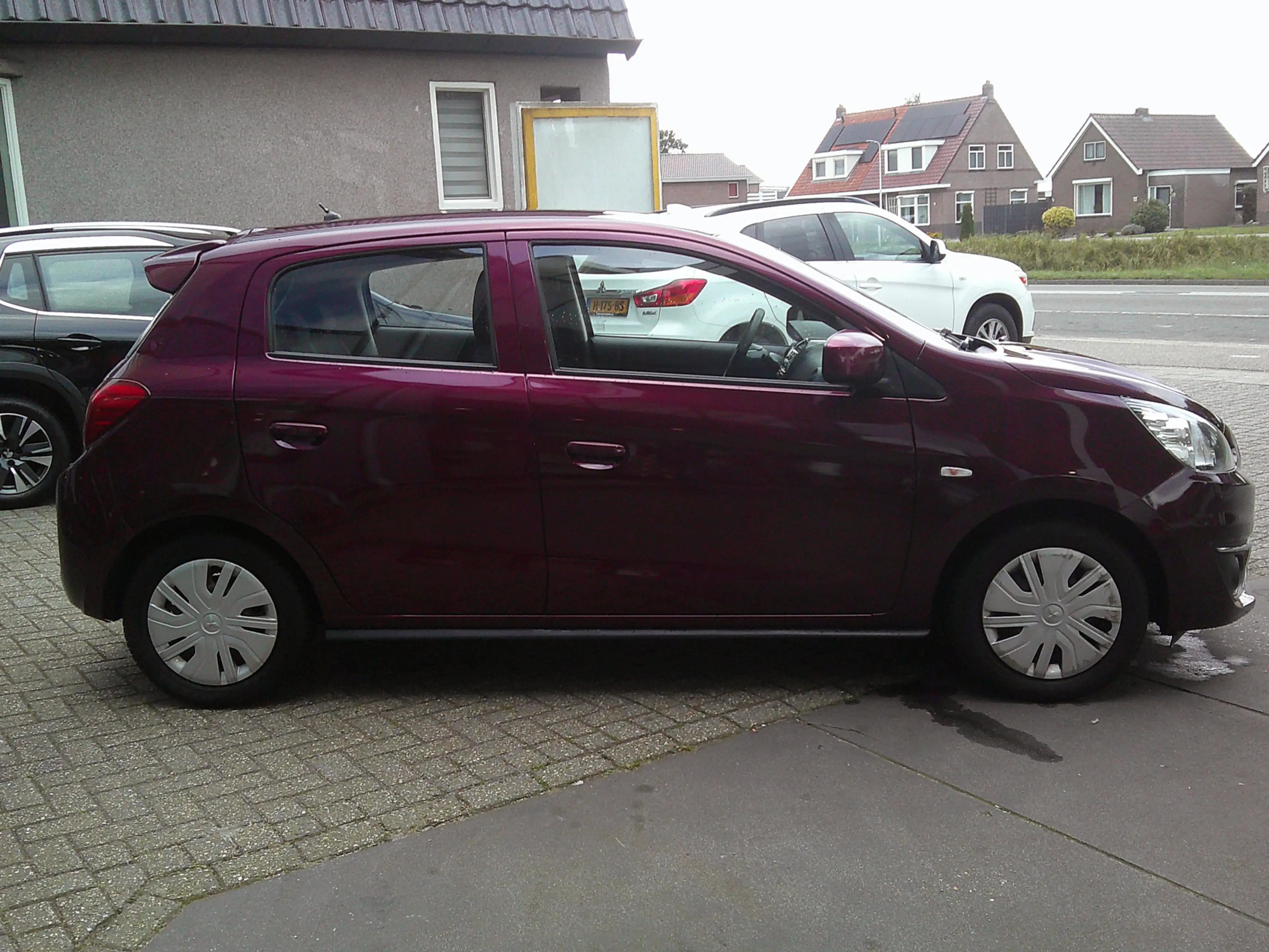 Mitsubishi Space Star 1.0 Cool+ Staat in De Krim — photo 6