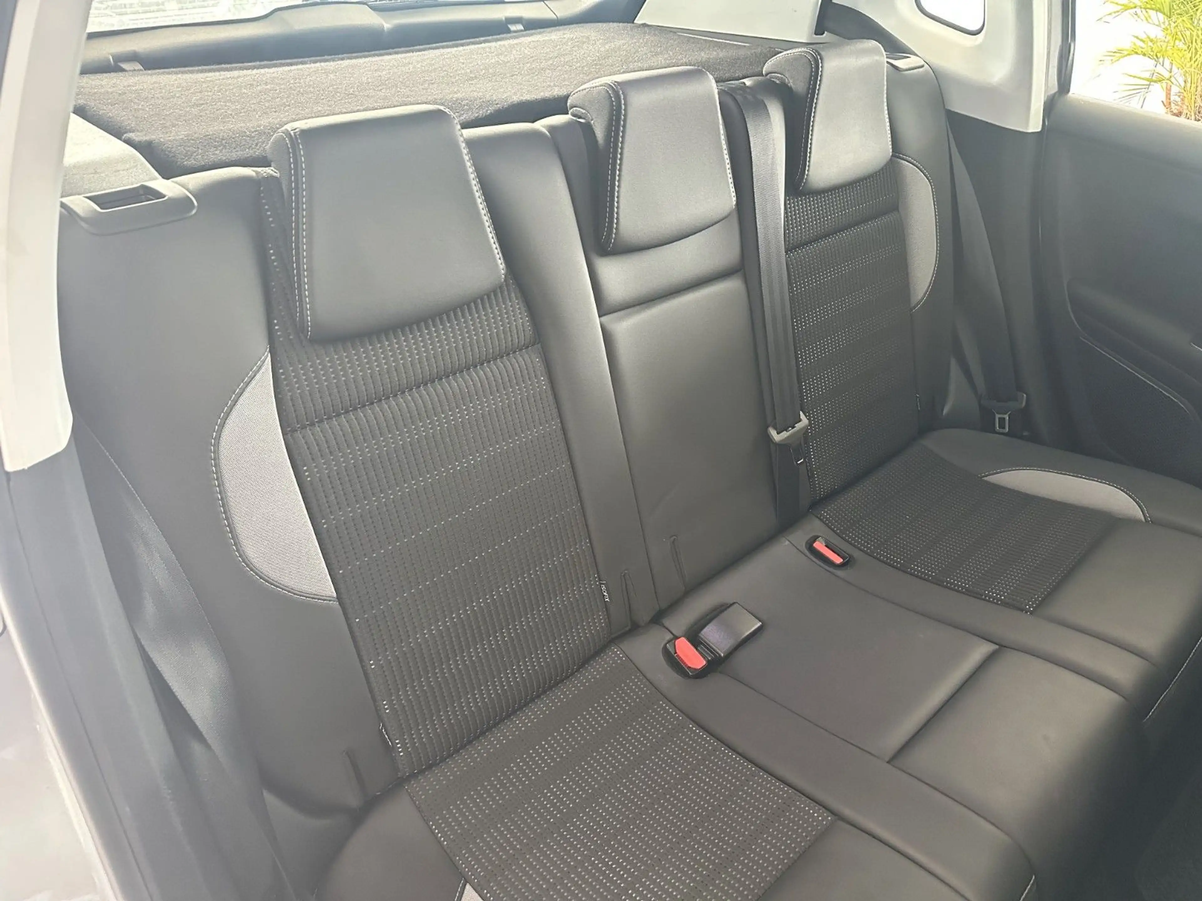 Peugeot 2008 Allure*Kamera*CarPlay*Tempo*PDC*SHZ*DAB* — photo 14