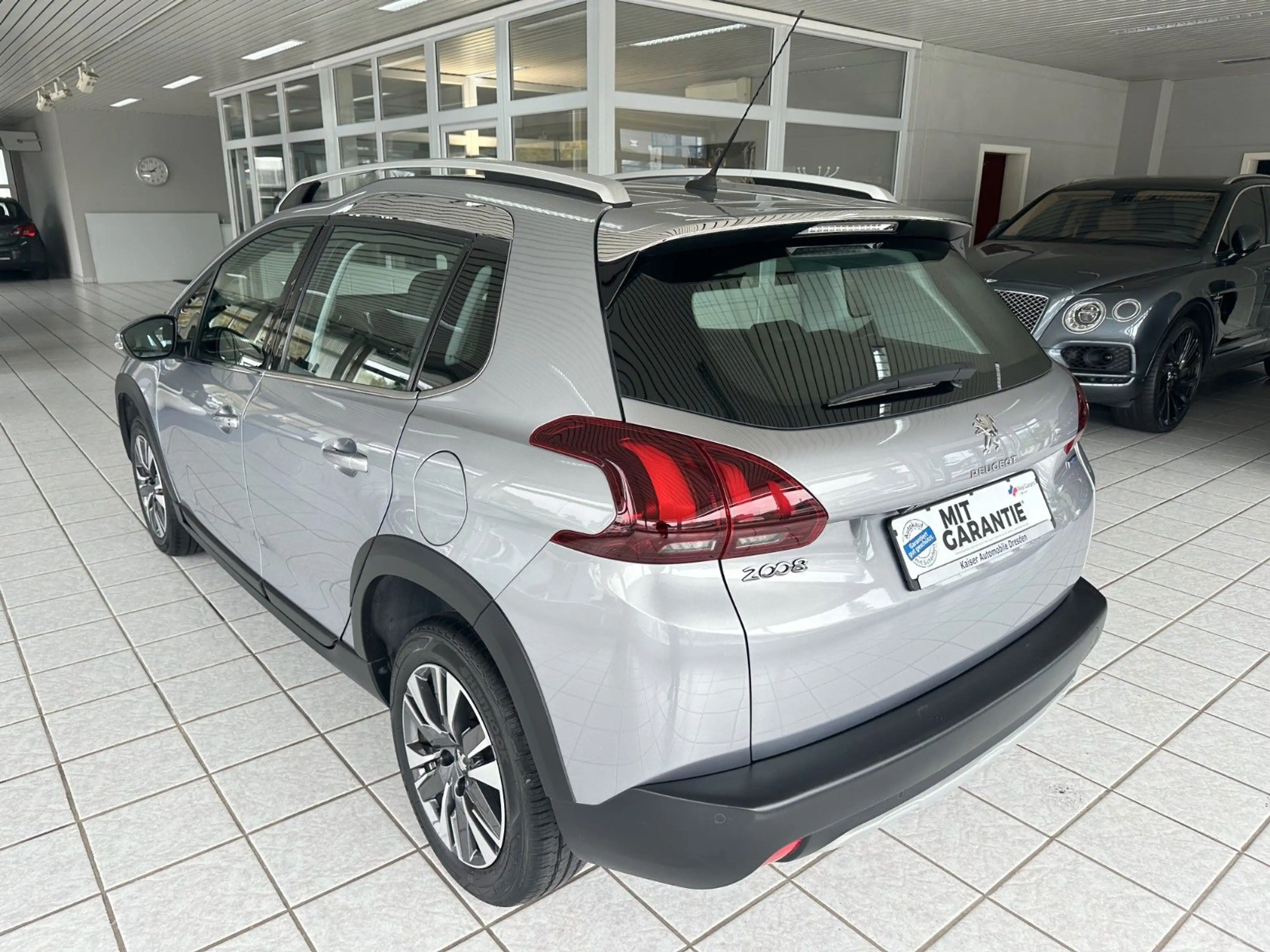 Peugeot 2008 Allure*Kamera*CarPlay*Tempo*PDC*SHZ*DAB* — photo 7