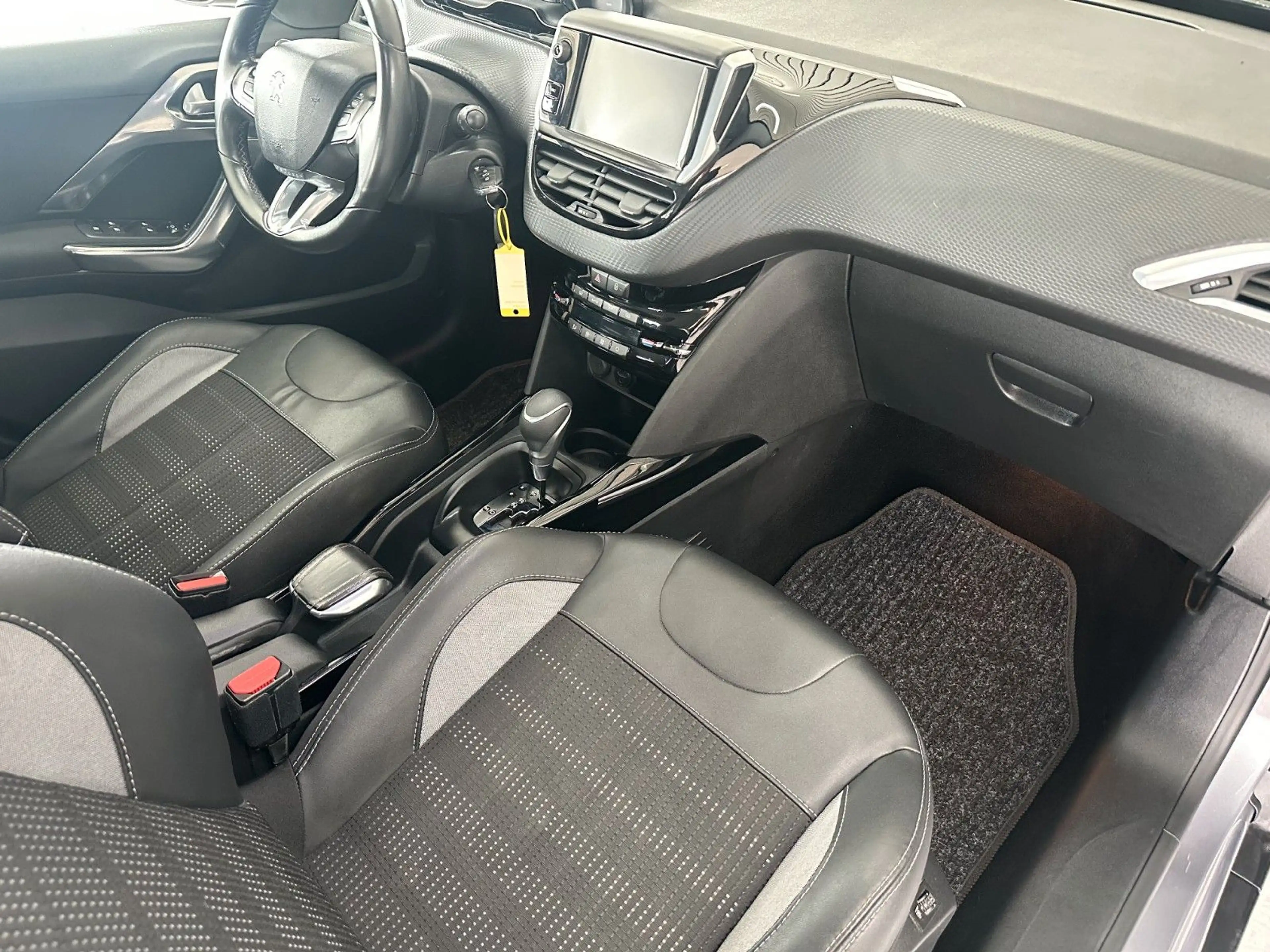 Peugeot 2008 Allure*Kamera*CarPlay*Tempo*PDC*SHZ*DAB* — photo 15