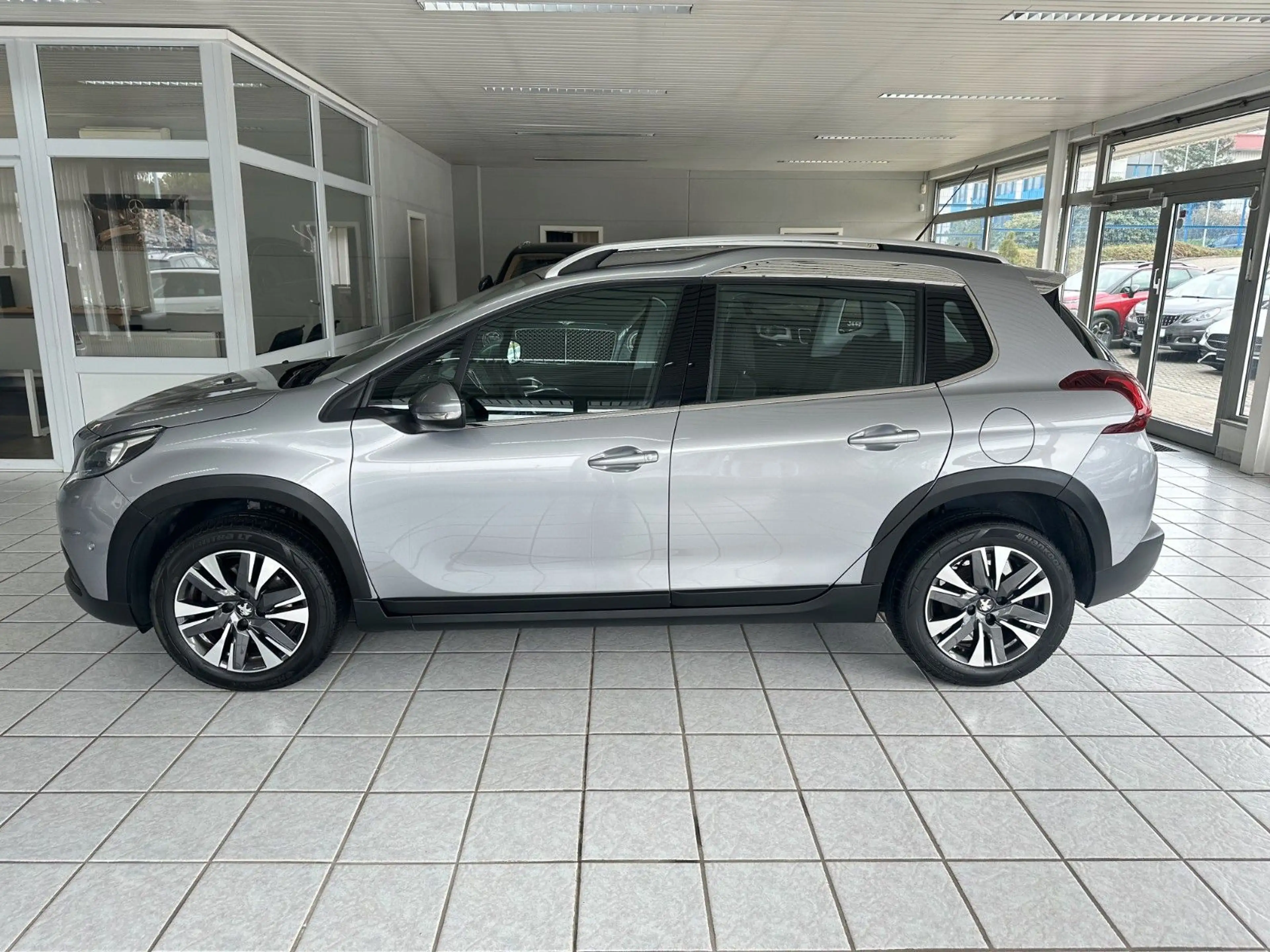 Peugeot 2008 Allure*Kamera*CarPlay*Tempo*PDC*SHZ*DAB* — photo 8