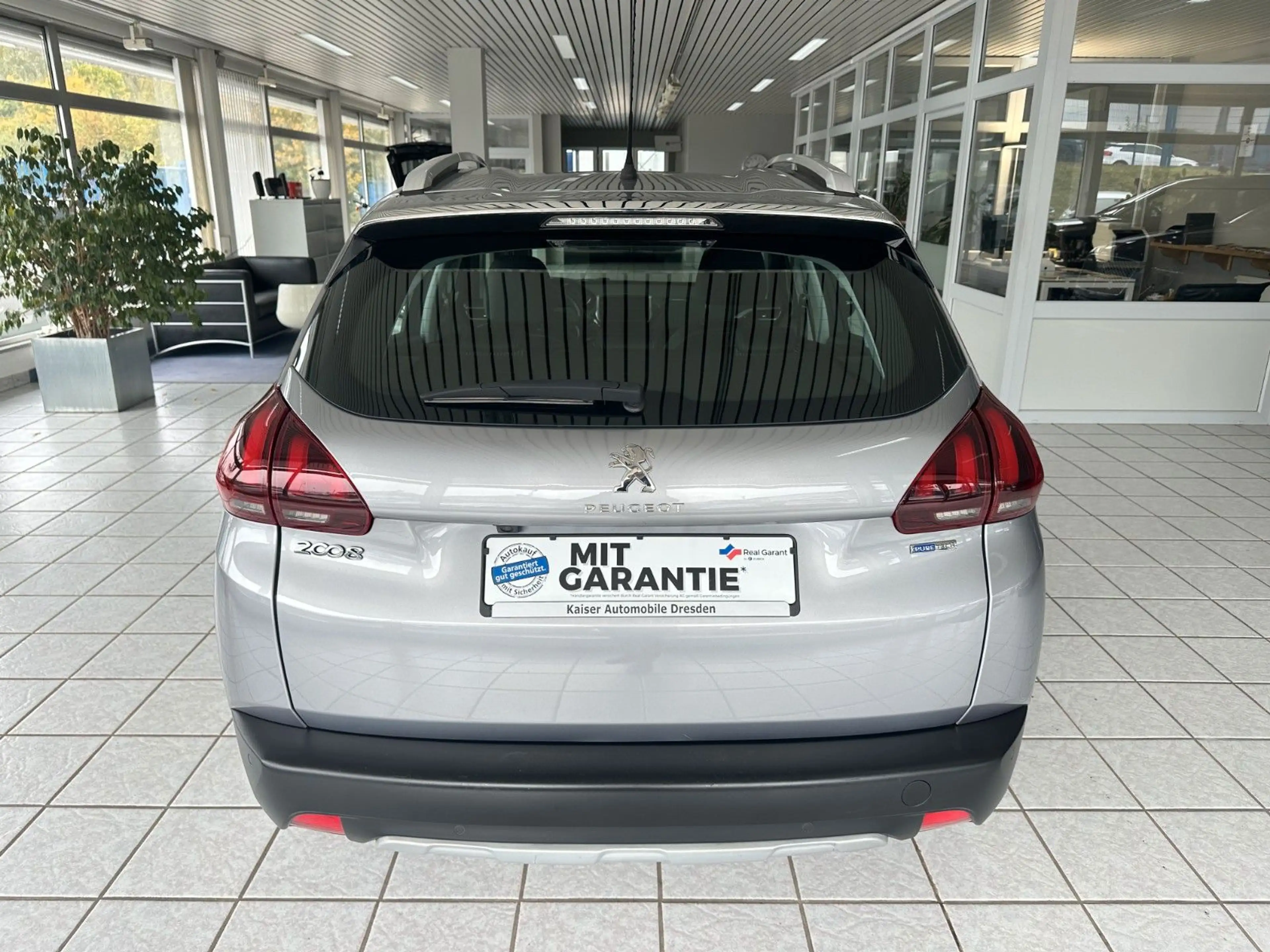 Peugeot 2008 Allure*Kamera*CarPlay*Tempo*PDC*SHZ*DAB* — photo 6