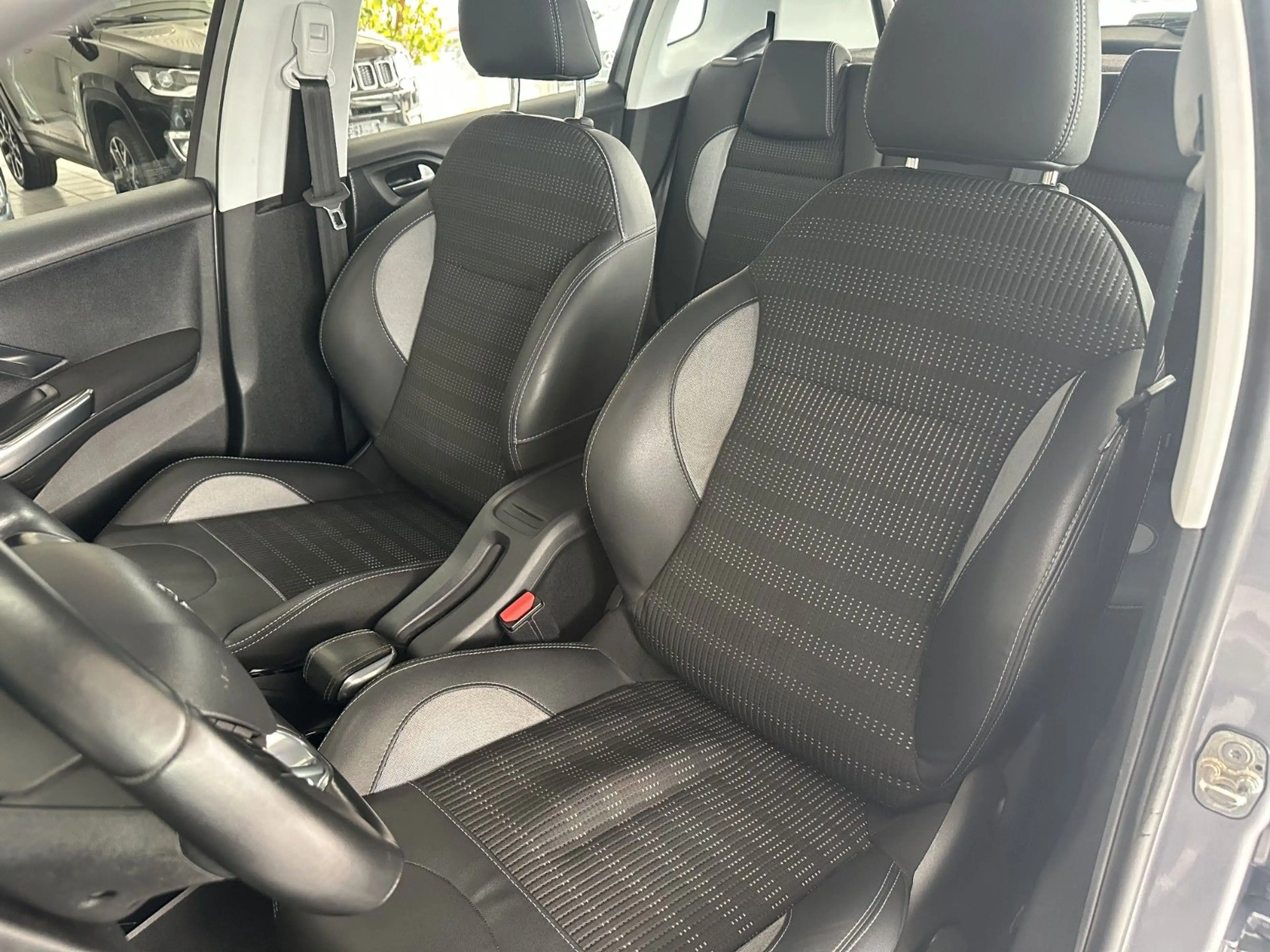 Peugeot 2008 Allure*Kamera*CarPlay*Tempo*PDC*SHZ*DAB* — photo 10
