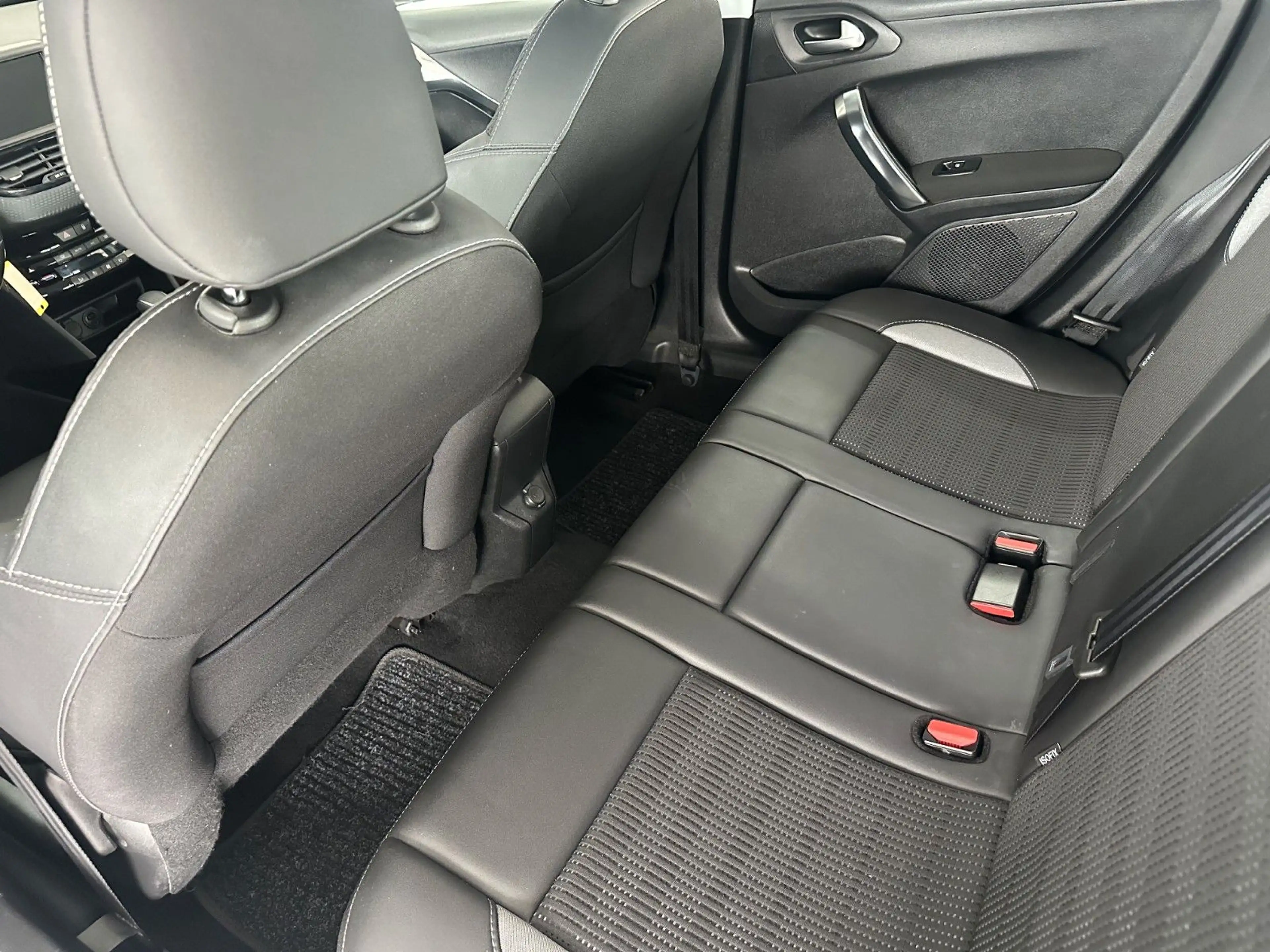 Peugeot 2008 Allure*Kamera*CarPlay*Tempo*PDC*SHZ*DAB* — photo 11