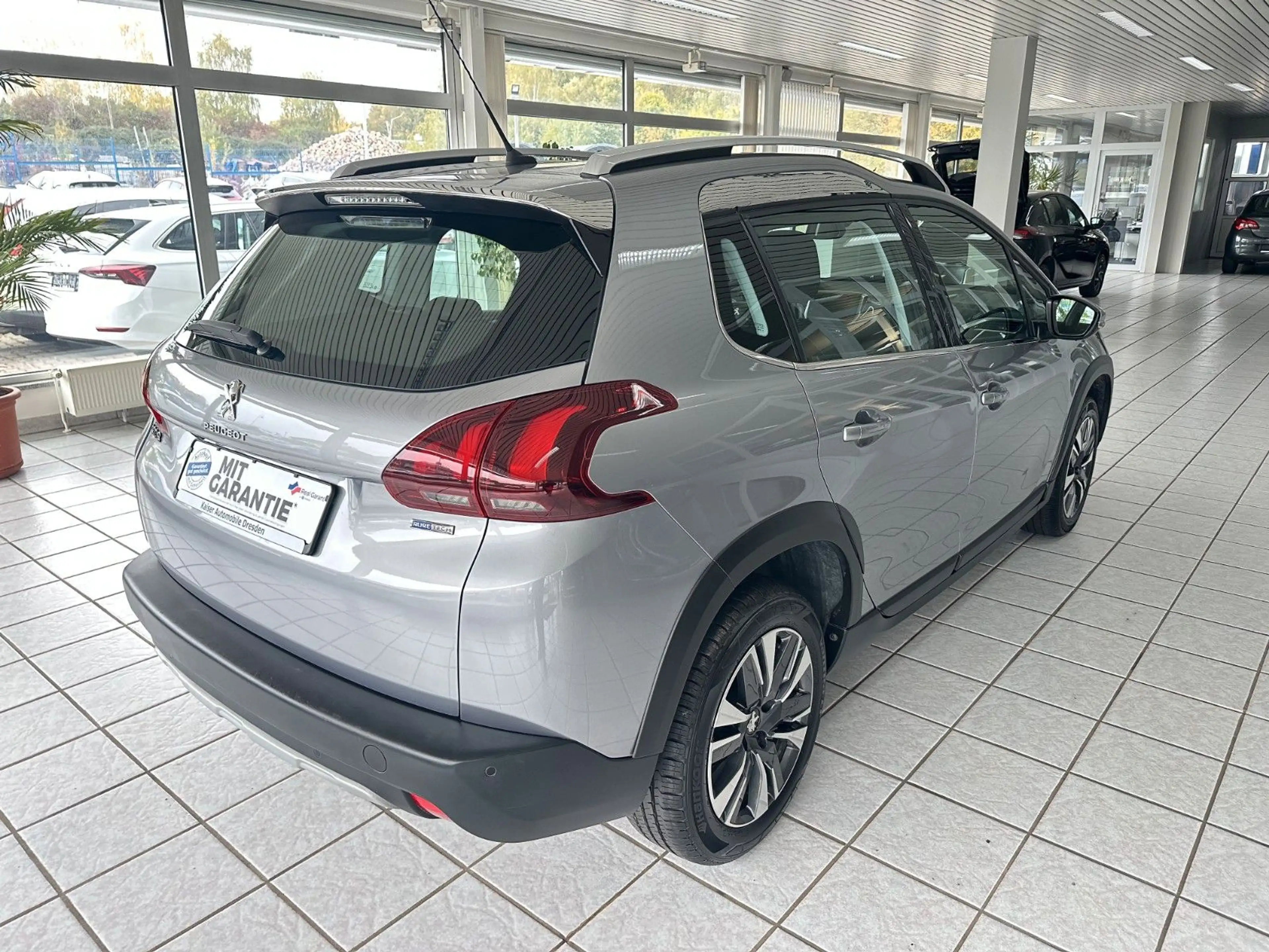 Peugeot 2008 Allure*Kamera*CarPlay*Tempo*PDC*SHZ*DAB* — photo 5