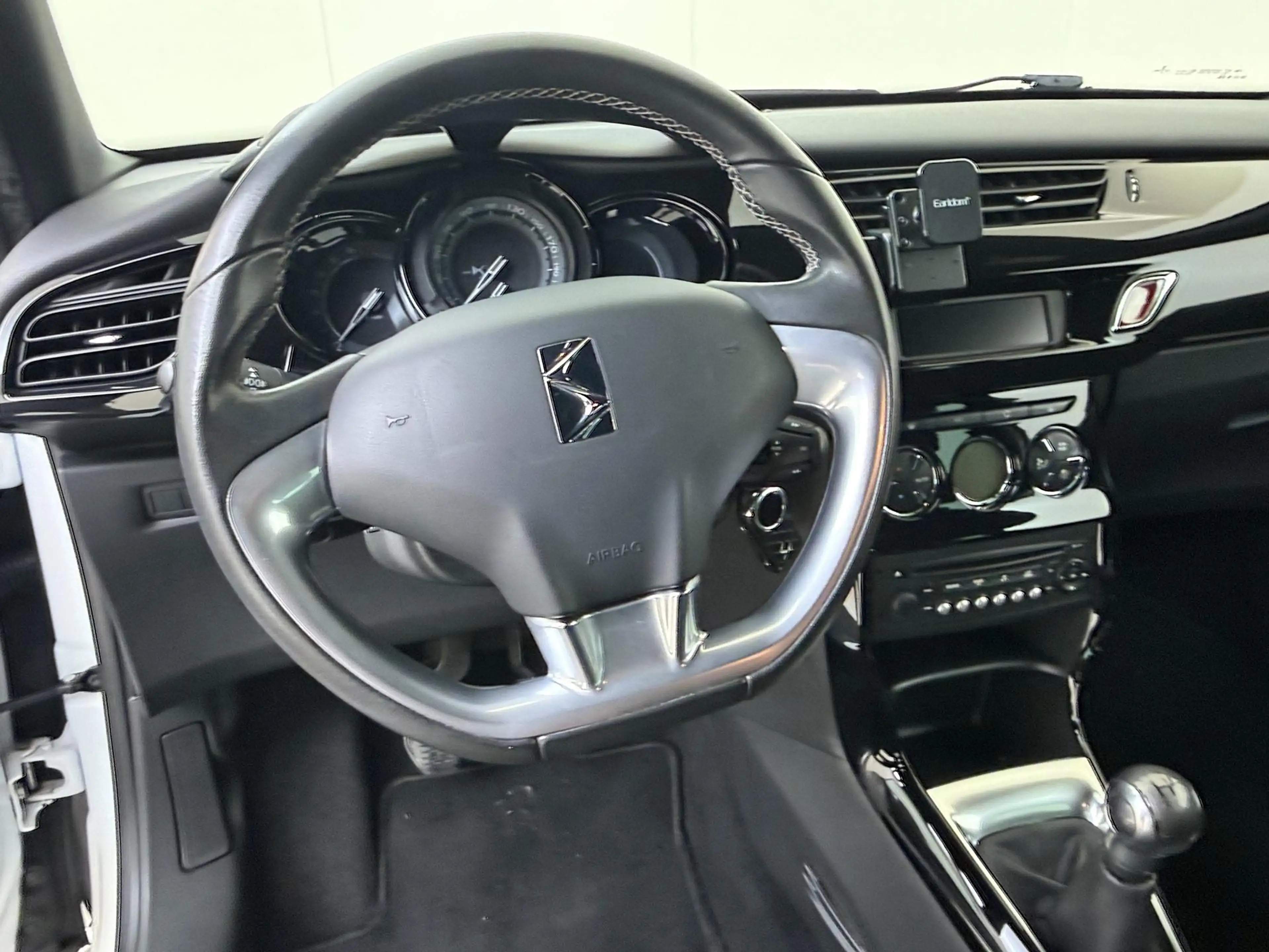 DS Automobiles DS 3 1.2 PureTech So Chic | Lichtmetalen velgen | Airco — photo 10
