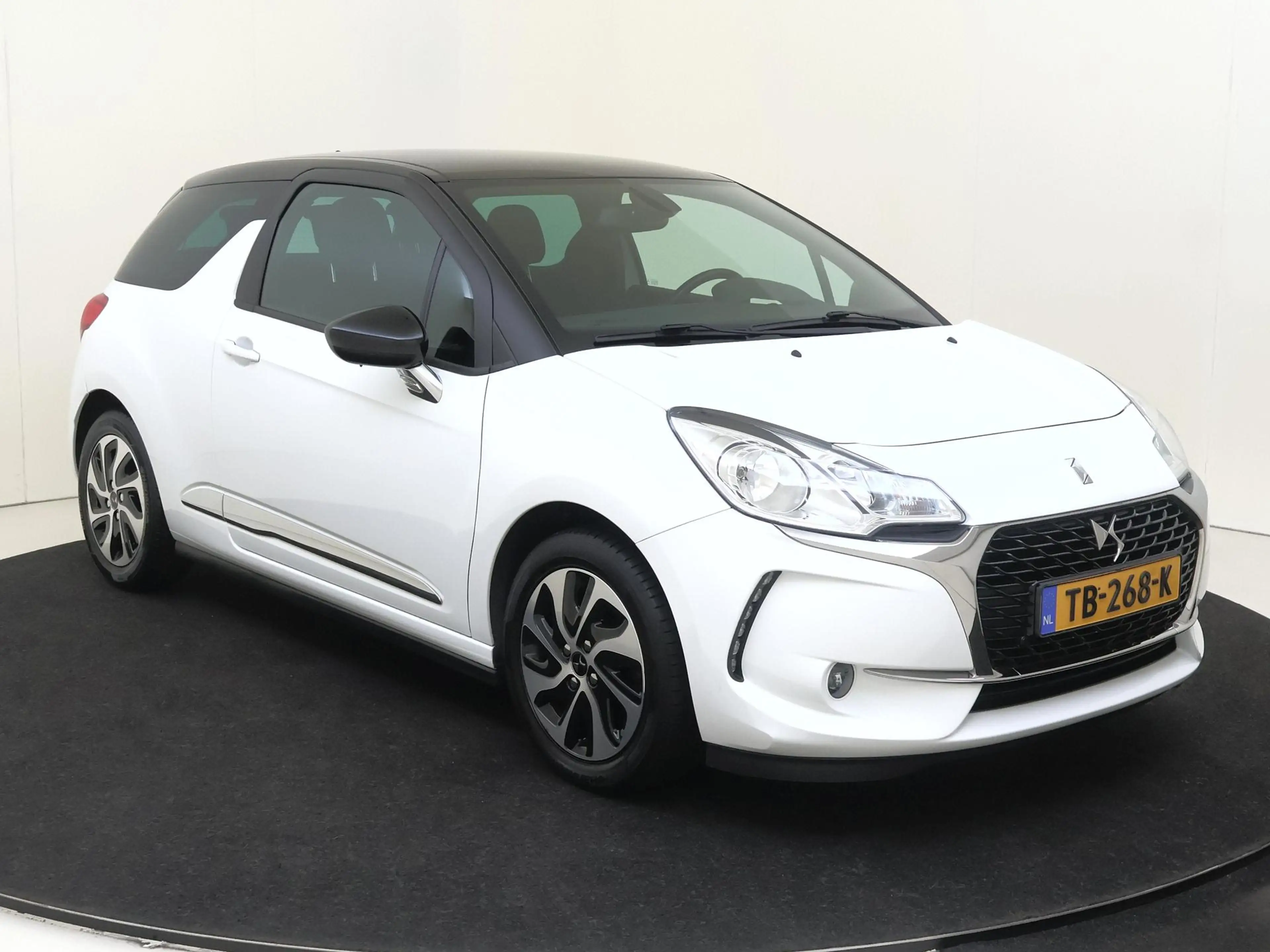 DS Automobiles DS 3 1.2 PureTech So Chic | Lichtmetalen velgen | Airco — photo 2